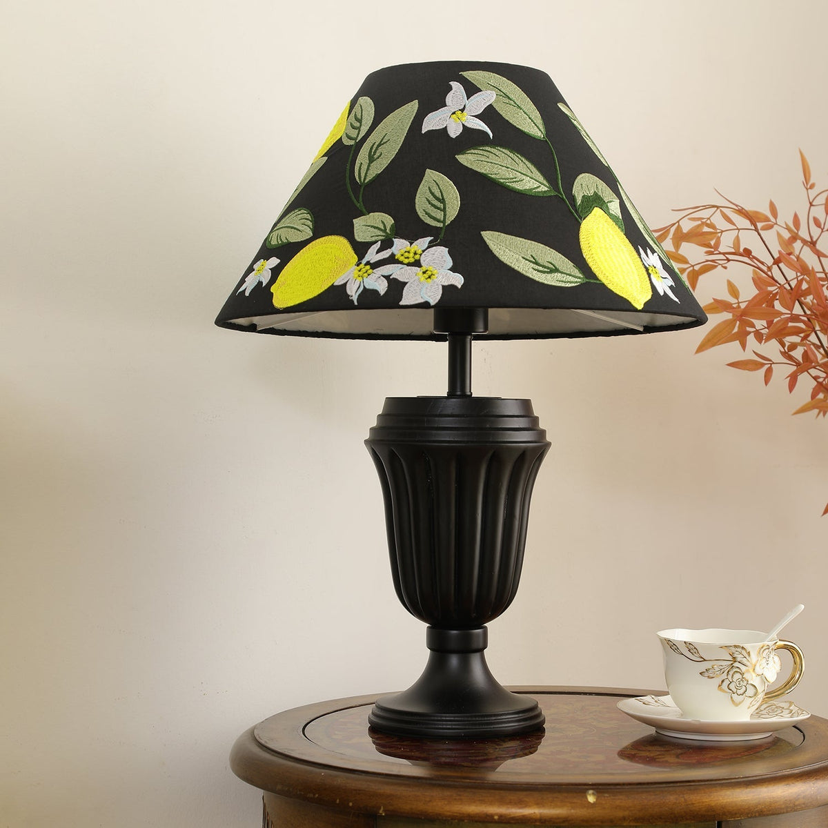 Orione lámpara de mesa de madera y tejido