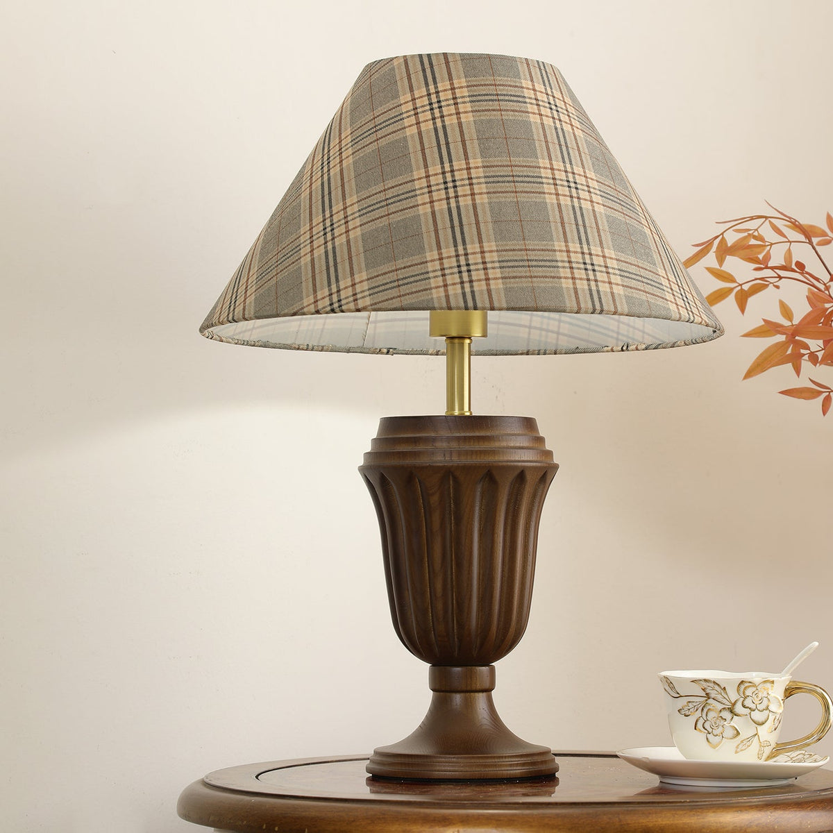 Orione lámpara de mesa de madera y tejido