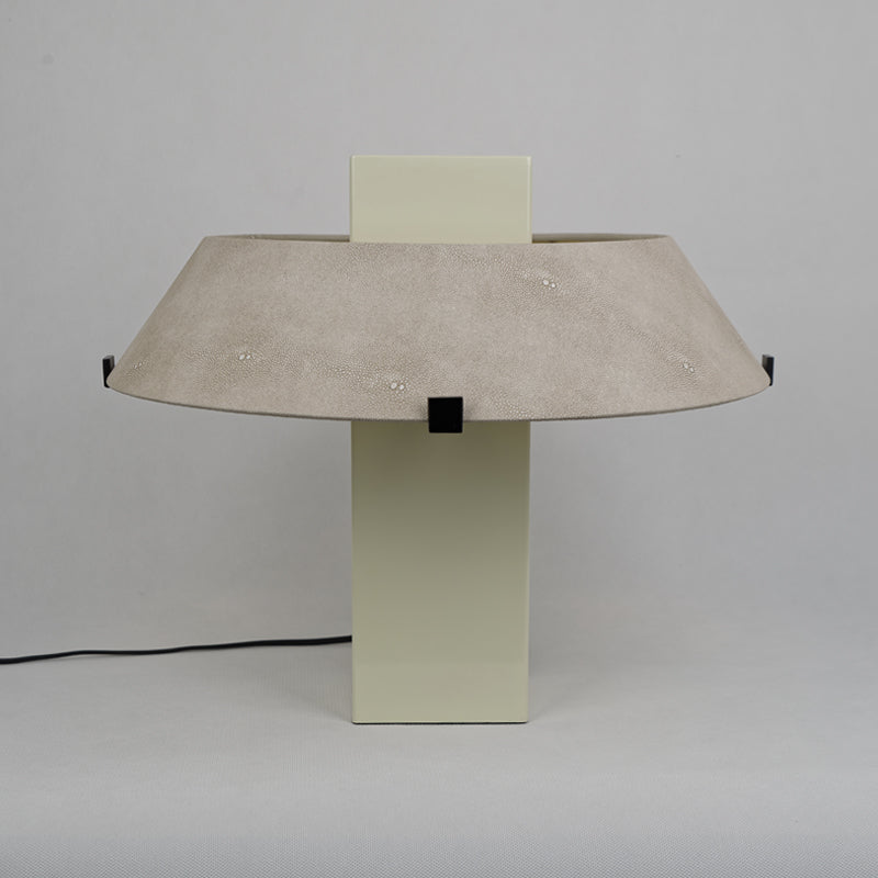 Cruz lámpara de mesa