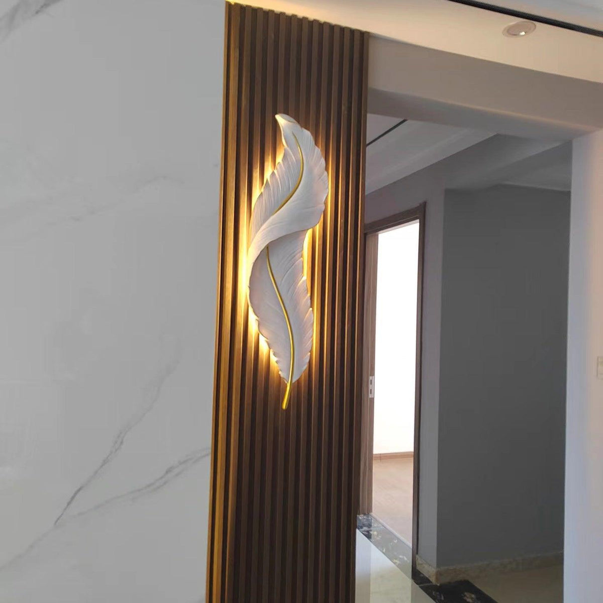 Arvess aplique de pared individual de resina Creatividad Pluma