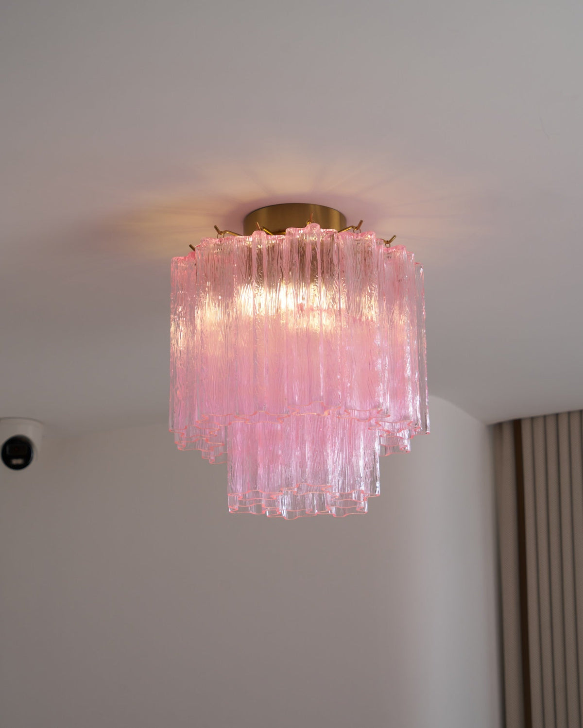 Eiriel lámpara de techo moderna en vidrio de Murano rosa con diseño escalonado tipo