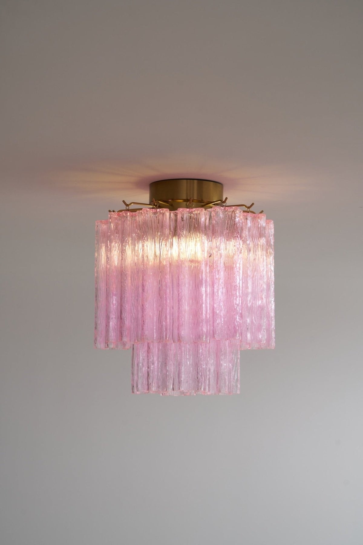 Eiriel lámpara de techo moderna en vidrio de Murano rosa con diseño escalonado tipo