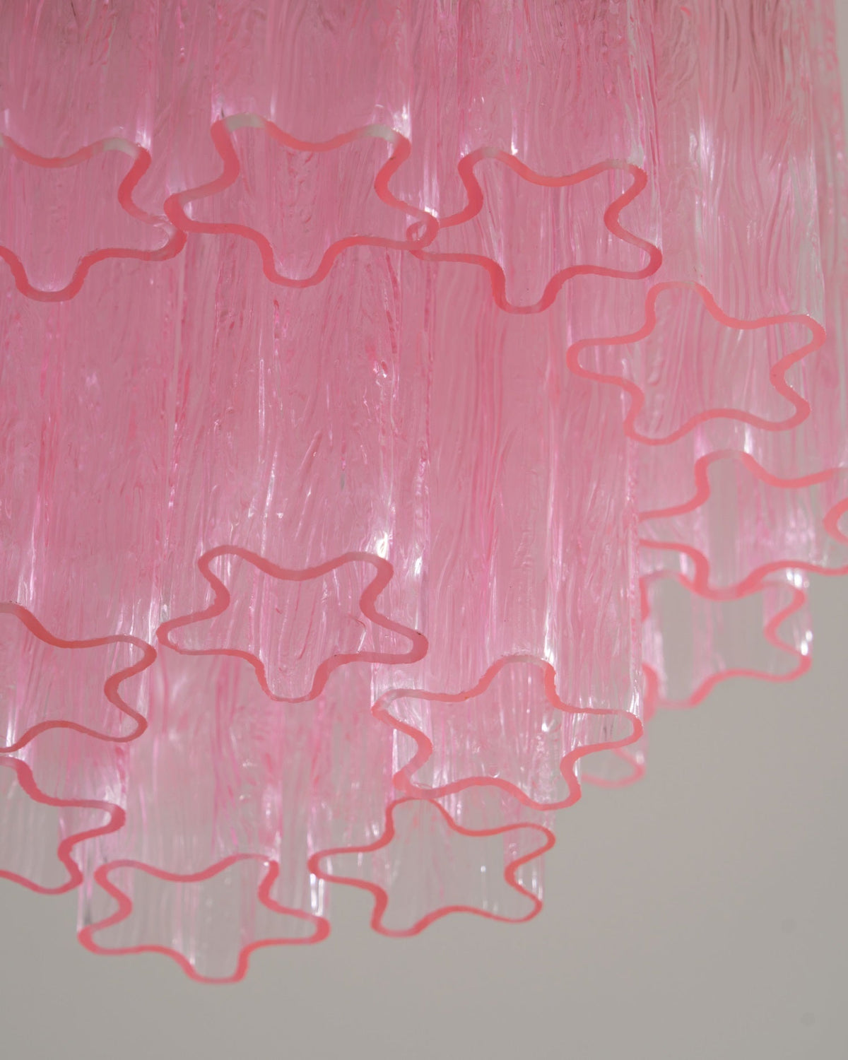 Eiriel lámpara de techo moderna en vidrio de Murano rosa con diseño escalonado tipo