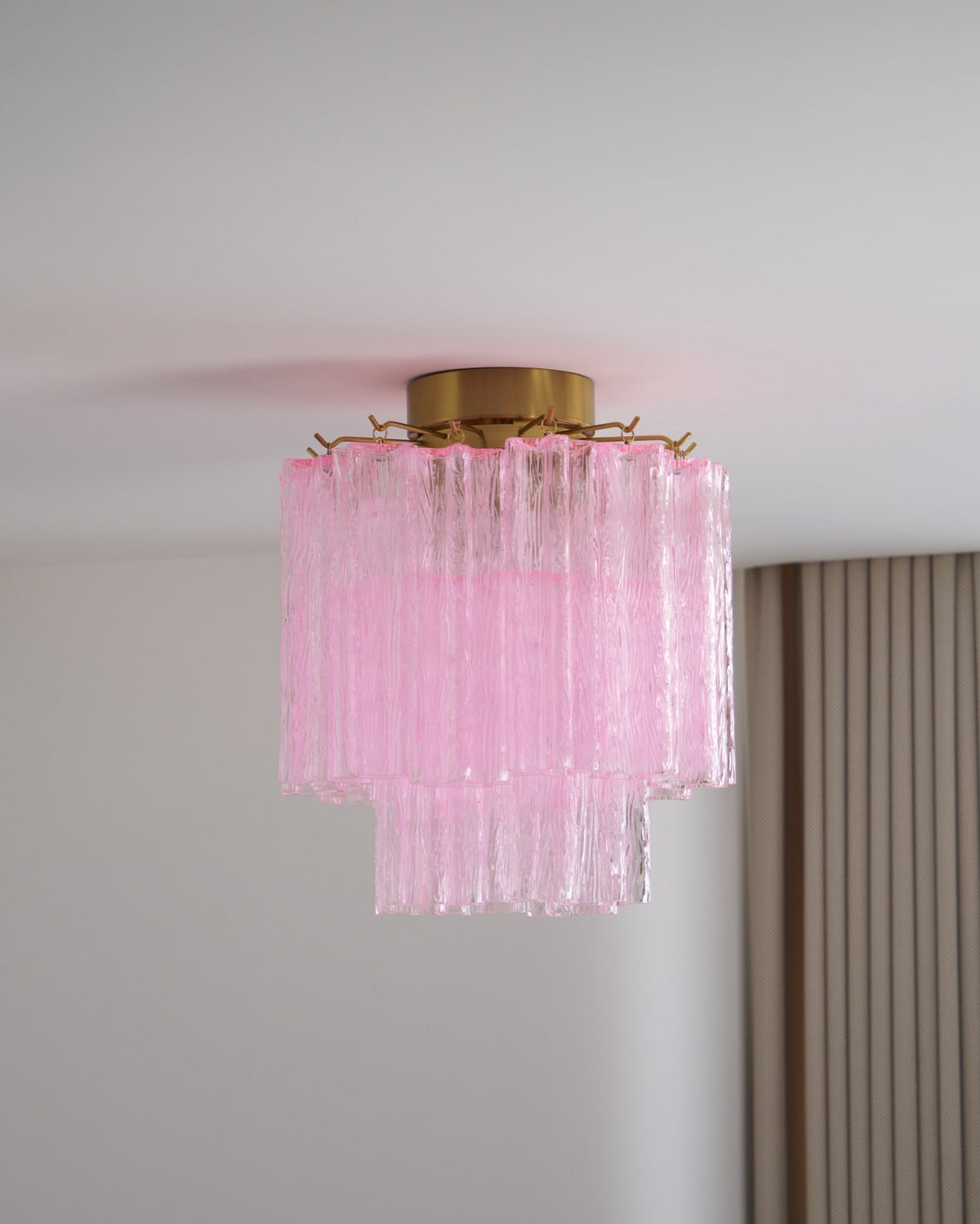 Eiriel lámpara de techo moderna en vidrio de Murano rosa con diseño escalonado tipo