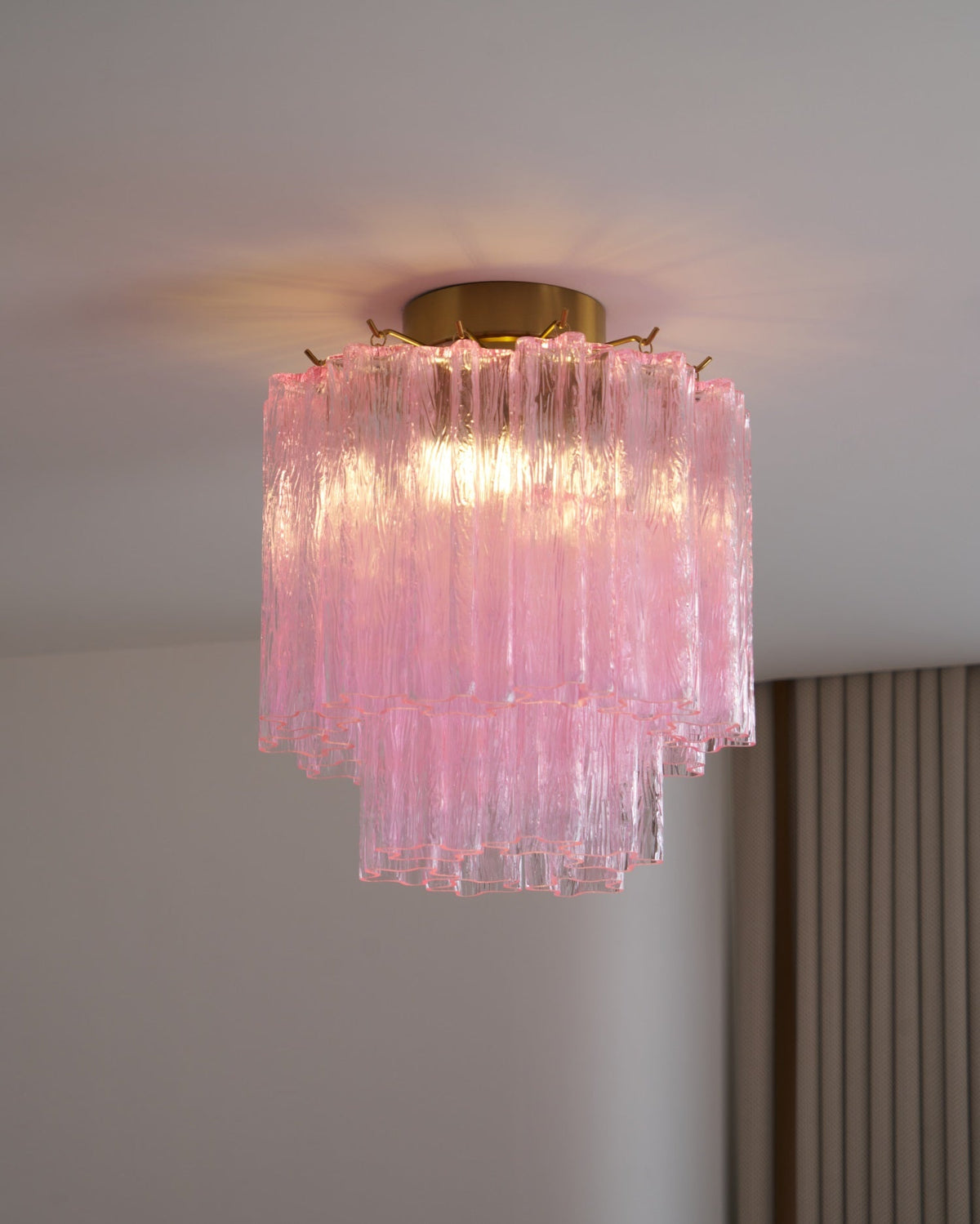 Eiriel lámpara de techo moderna en vidrio de Murano rosa con diseño escalonado tipo
