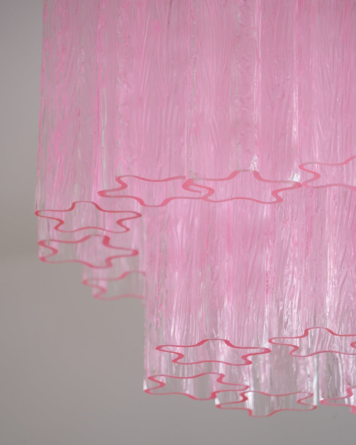 Eiriel lámpara de techo moderna en vidrio de Murano rosa con diseño escalonado tipo