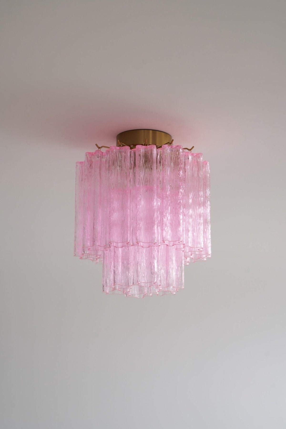 Eiriel lámpara de techo moderna en vidrio de Murano rosa con diseño escalonado tipo