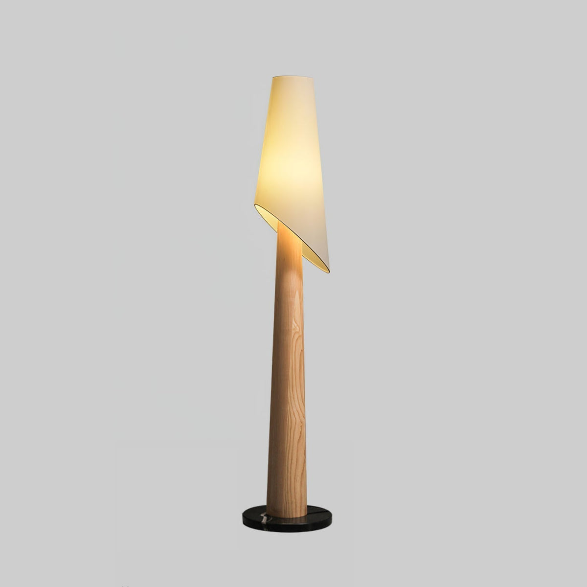 Curven lámpara de pie de madera y mármol