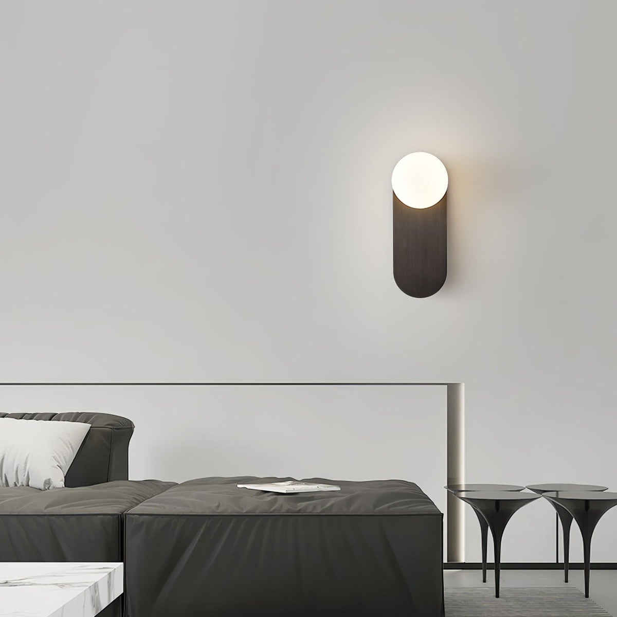 Eiralina aplique de pared con base plana y globo de vidrio y latón