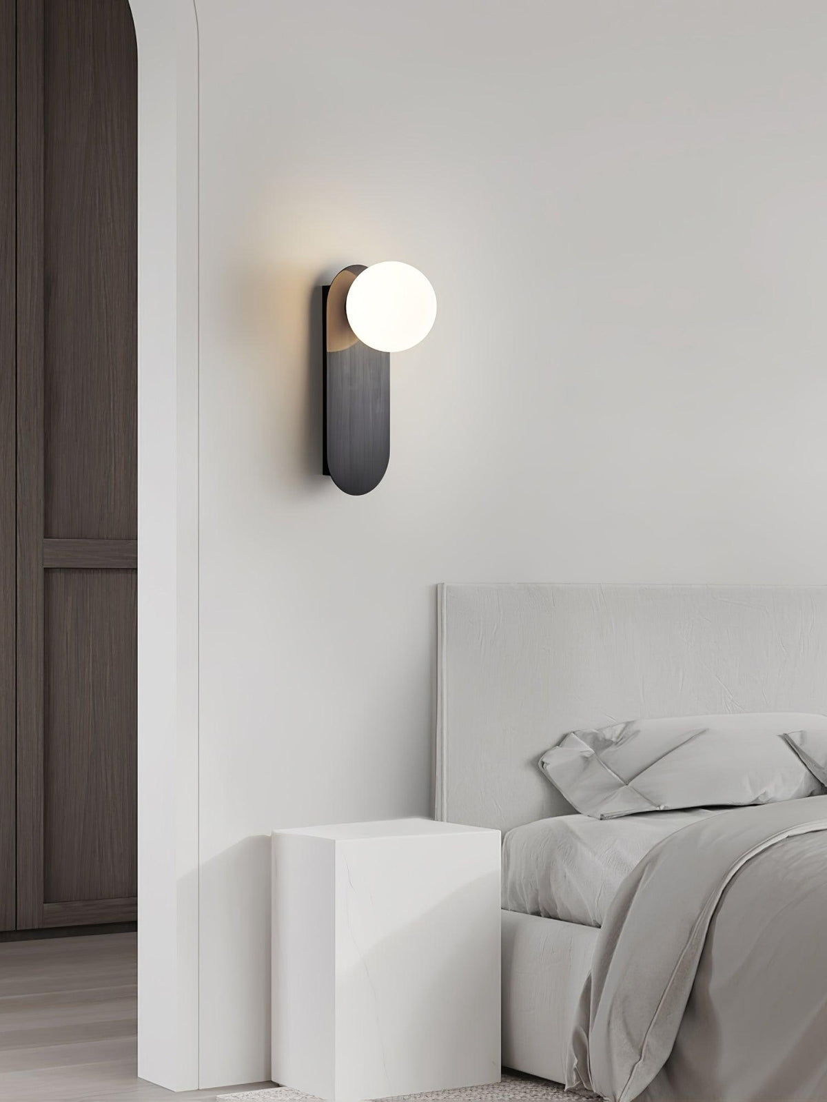 Eiralina aplique de pared con base plana y globo de vidrio y latón