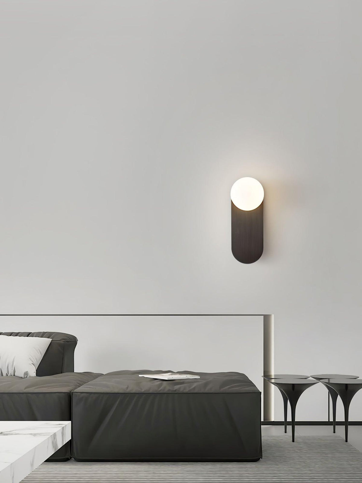 Eiralina aplique de pared con base plana y globo de vidrio y latón