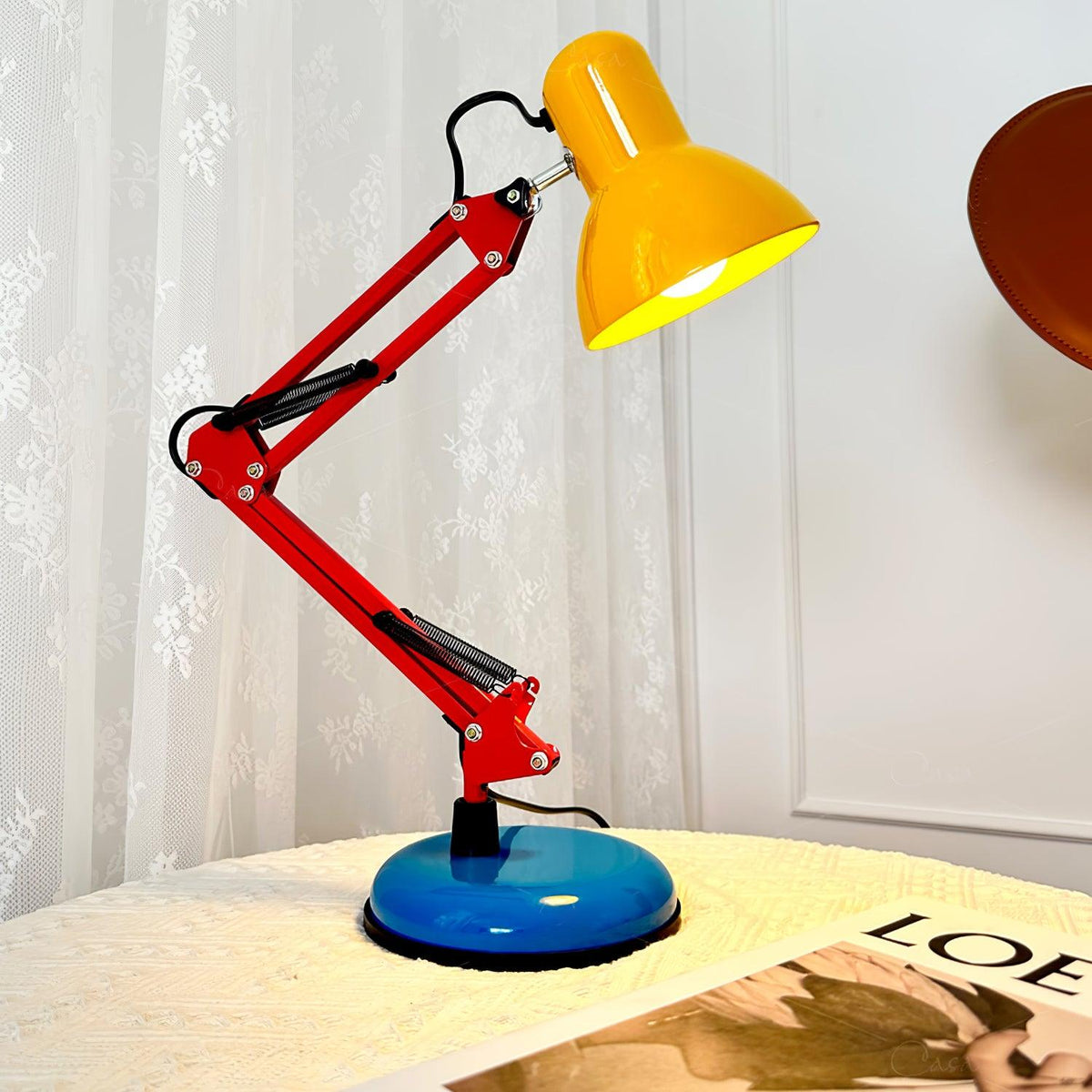 Aven lámpara de mesa moderna