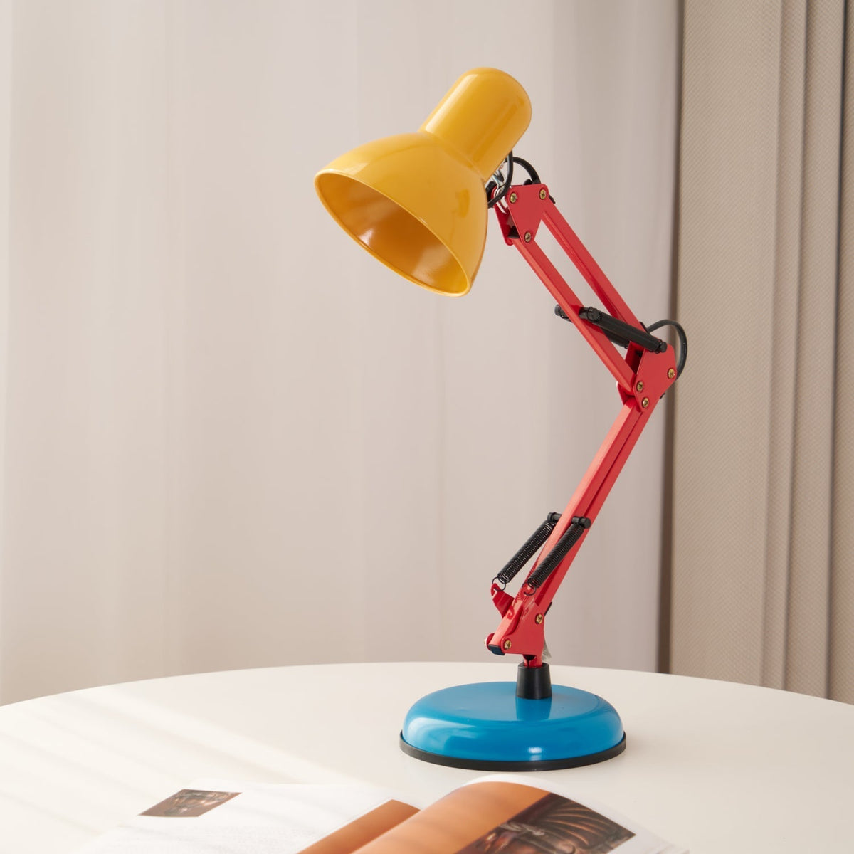 Aven lámpara de mesa moderna