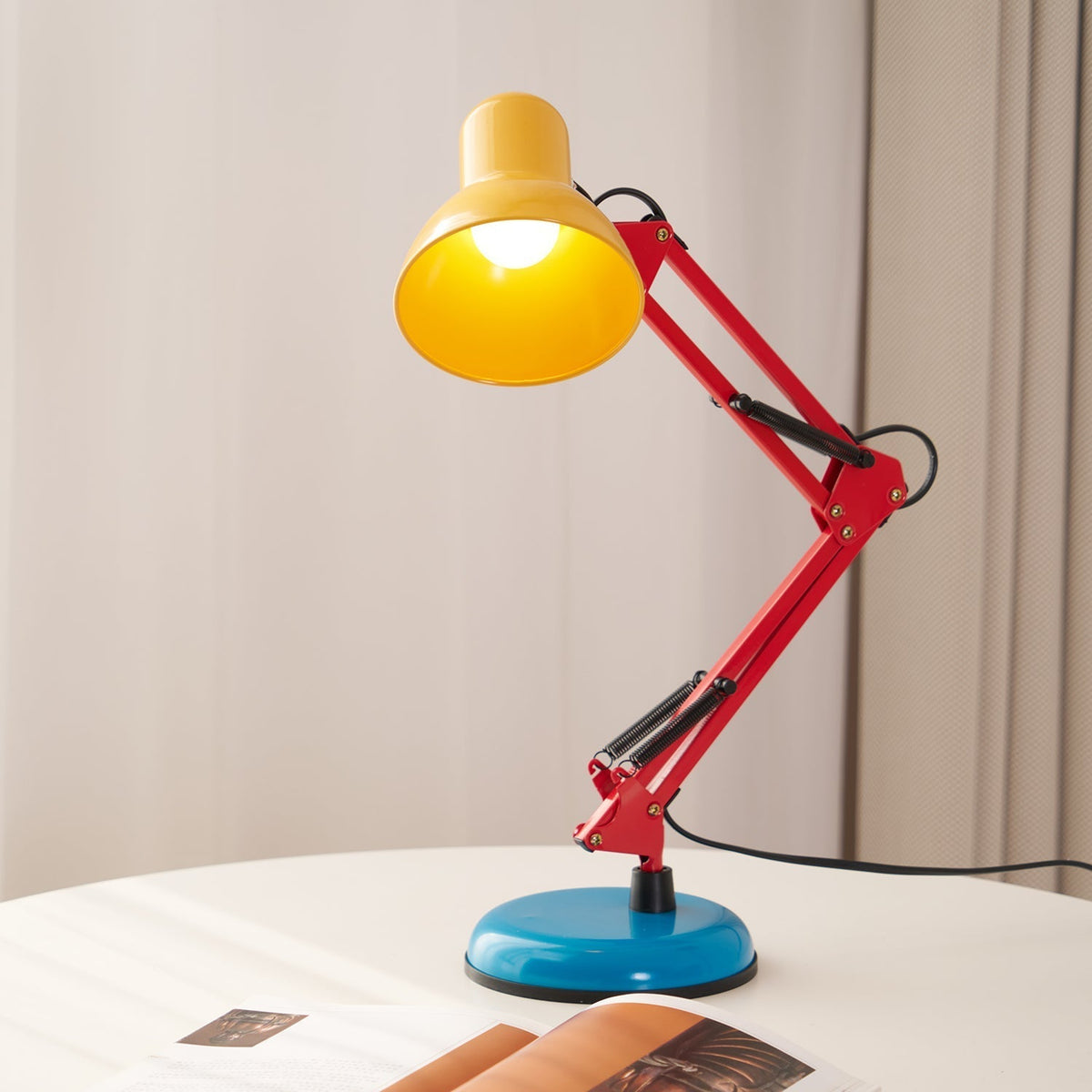 Aven lámpara de mesa moderna