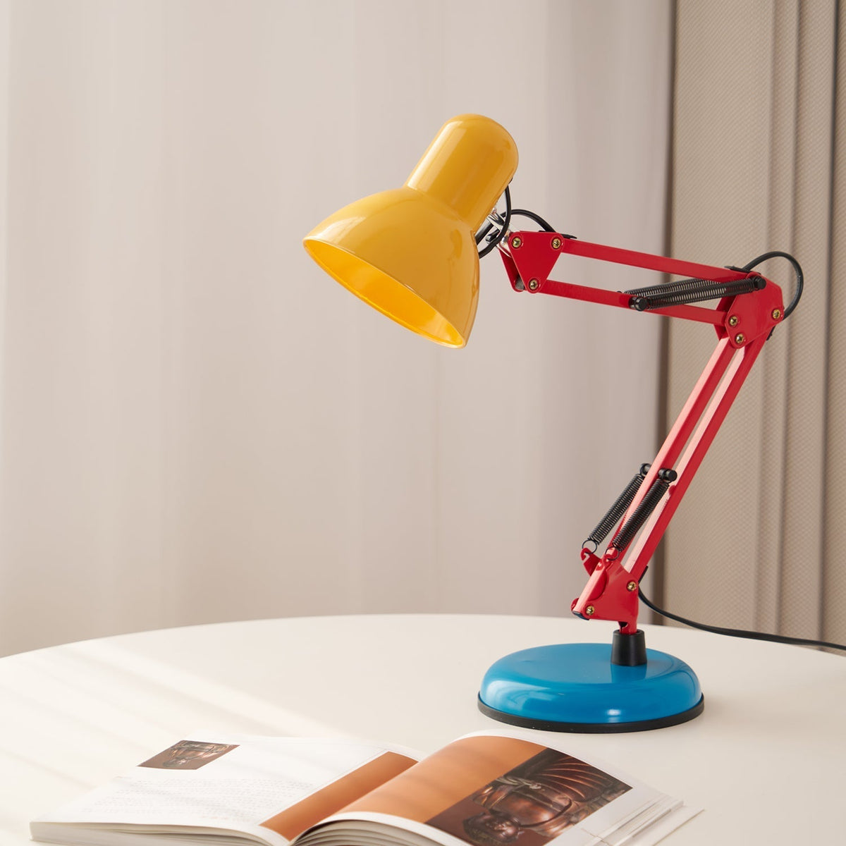 Aven lámpara de mesa moderna