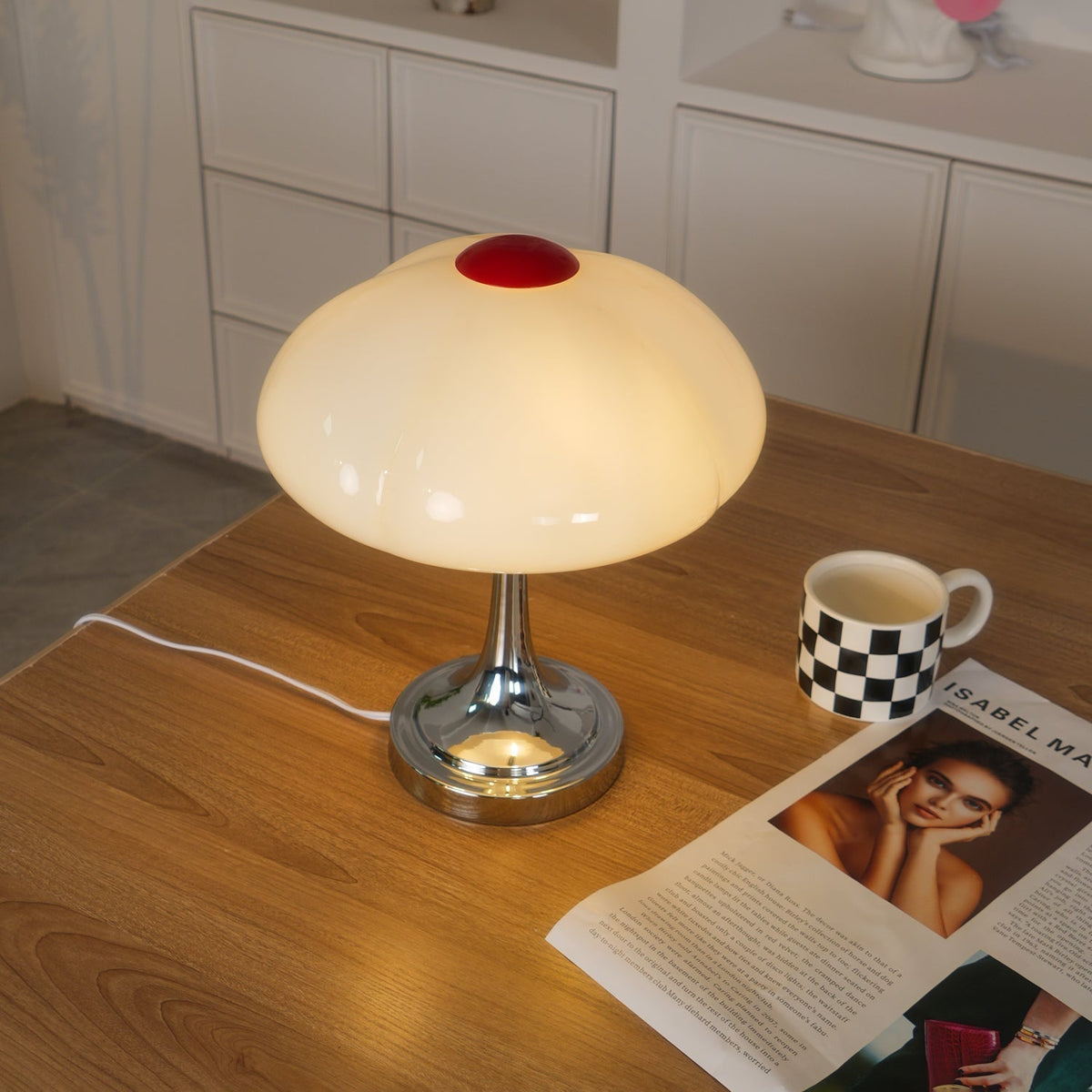 Bin lámpara de mesa moderna