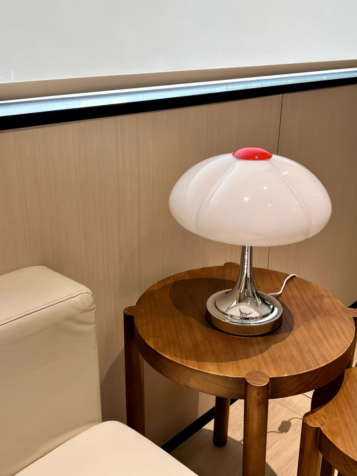 Bin lámpara de mesa moderna