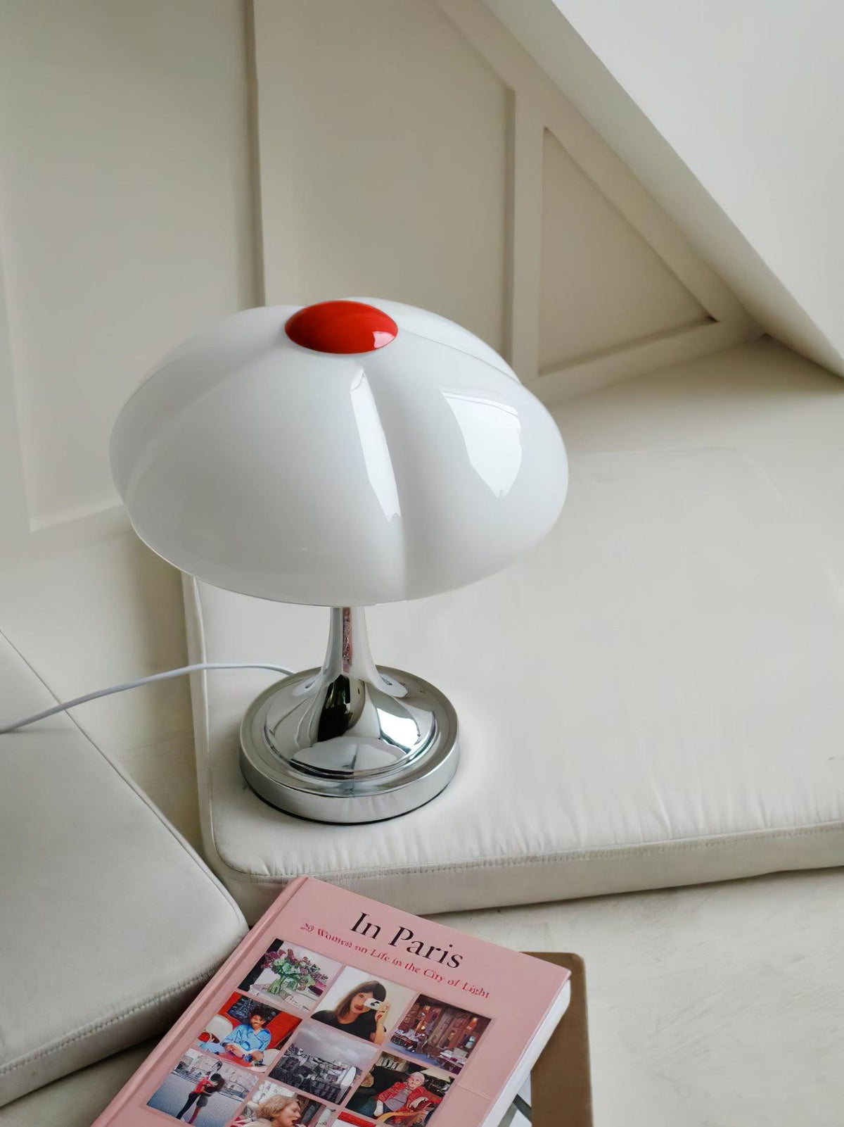 Bin lámpara de mesa moderna