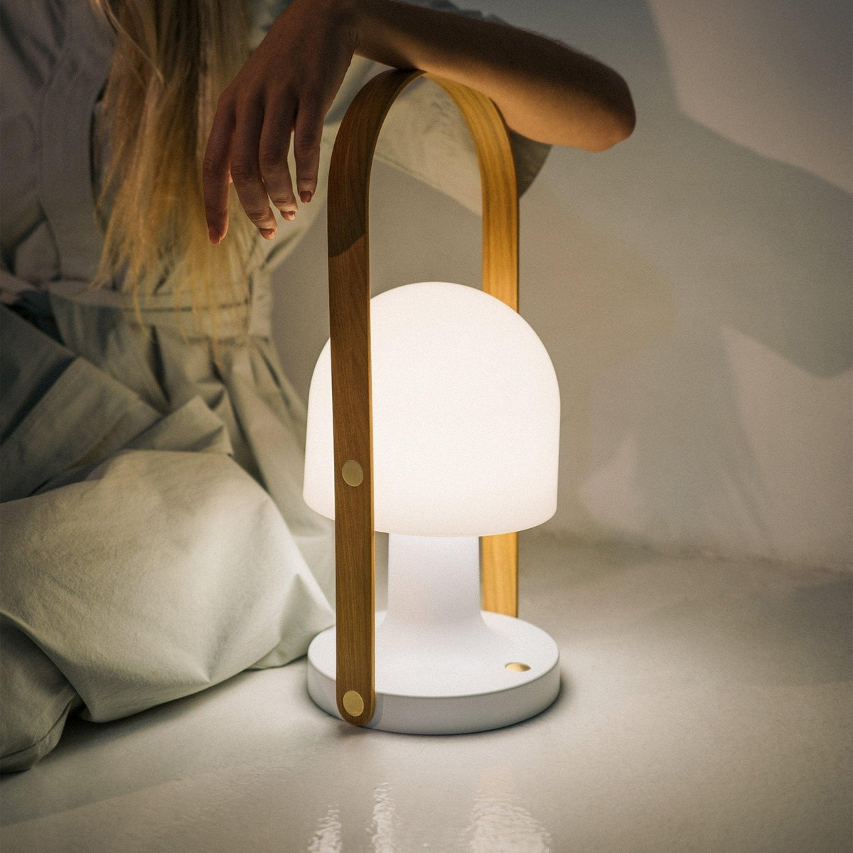 Nerys lámpara de mesa escandinava