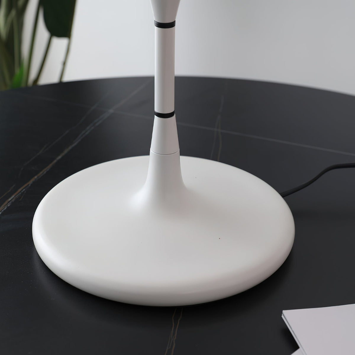 Revenor lámpara de mesa de acrílico futurista