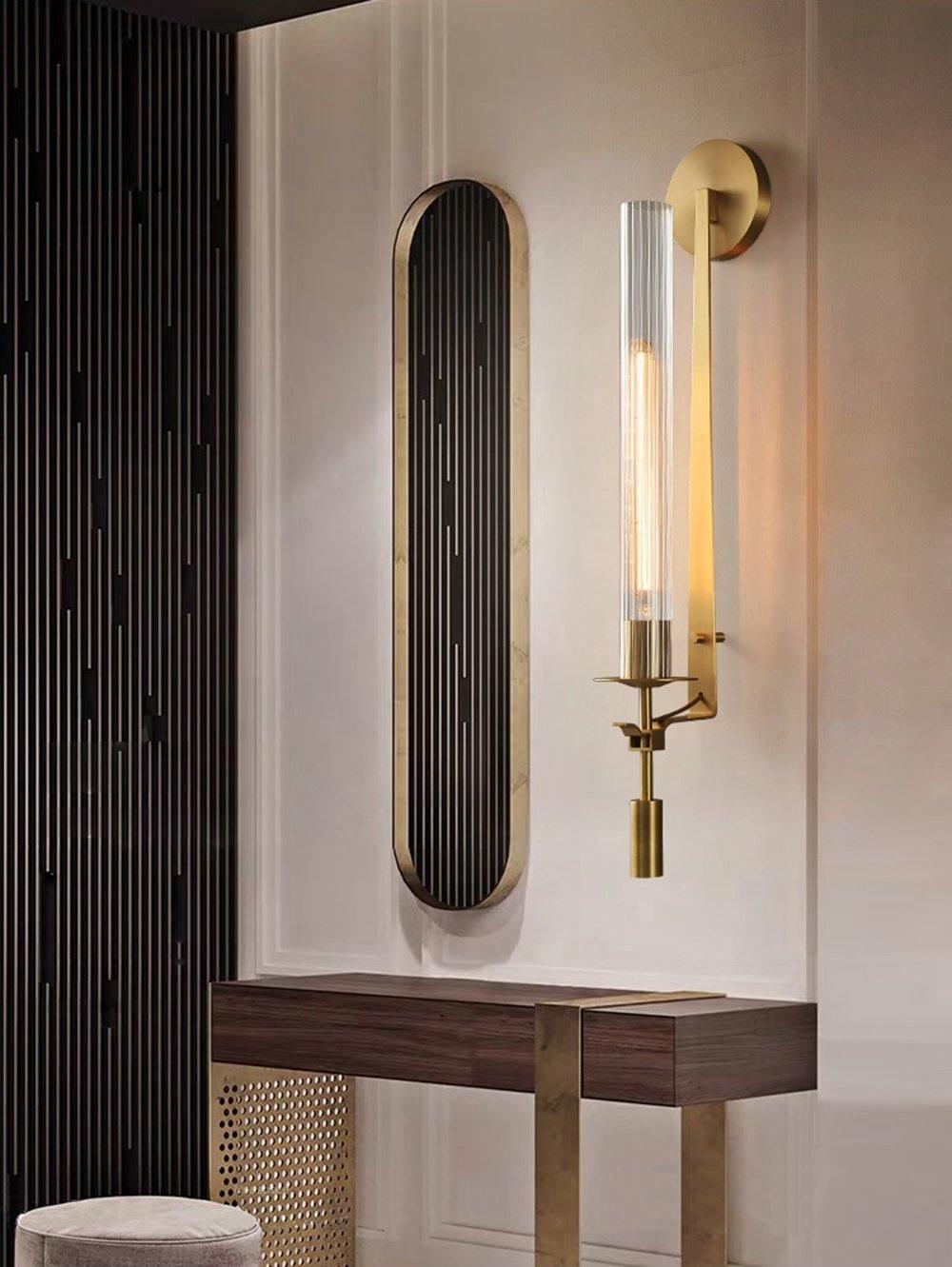 Veloora aplique de pared minimalista en latón con vidrio esmerilado