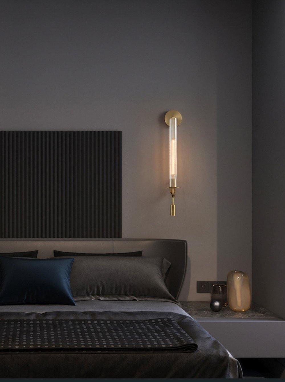 Veloora aplique de pared minimalista en latón con vidrio esmerilado