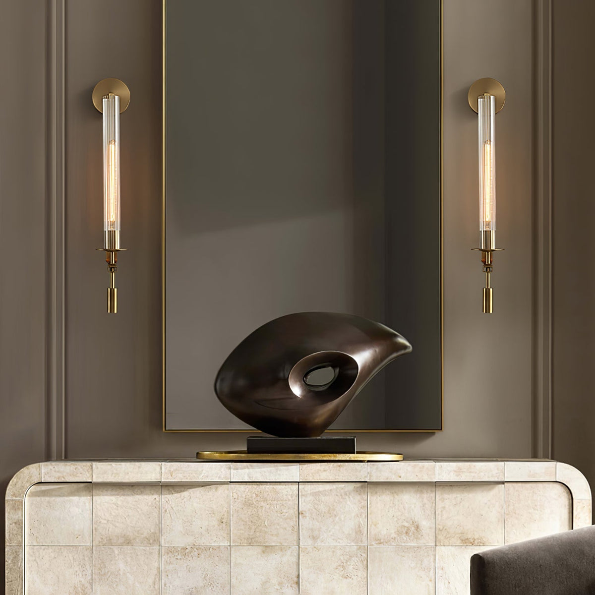 Veloora aplique de pared minimalista en latón con vidrio esmerilado