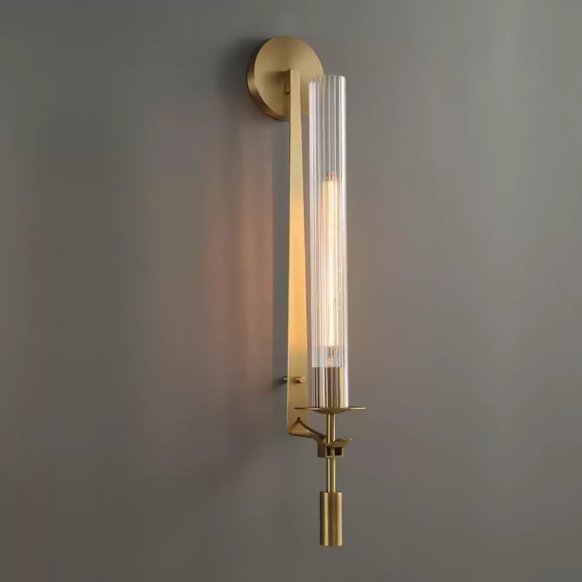 Veloora aplique de pared minimalista en latón con vidrio esmerilado