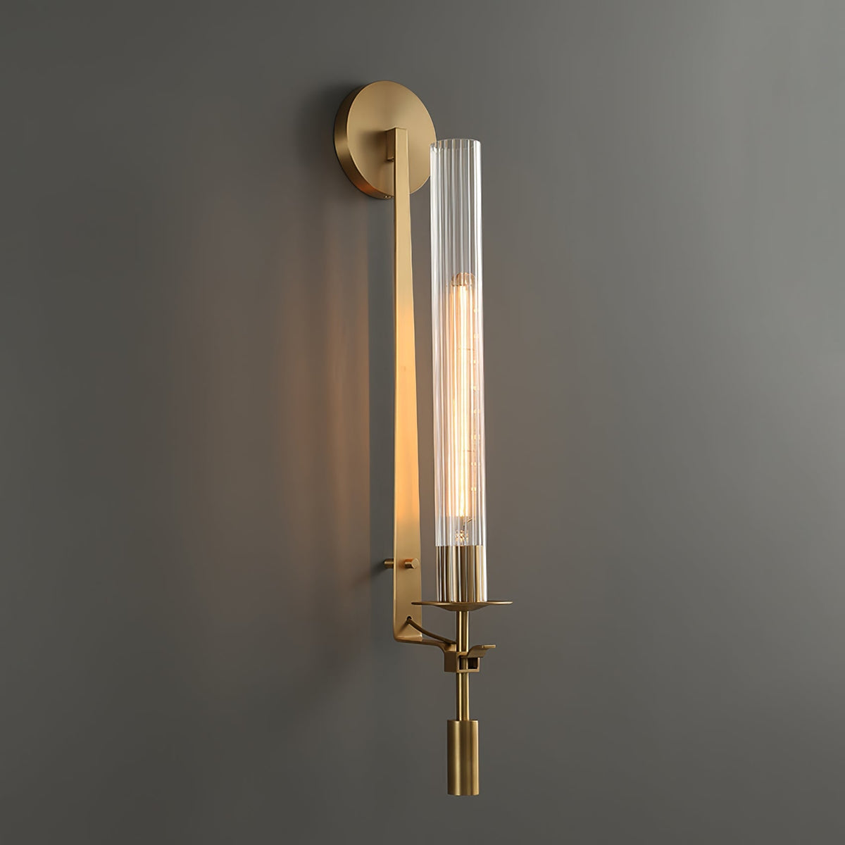 Veloora aplique de pared minimalista en latón con vidrio esmerilado