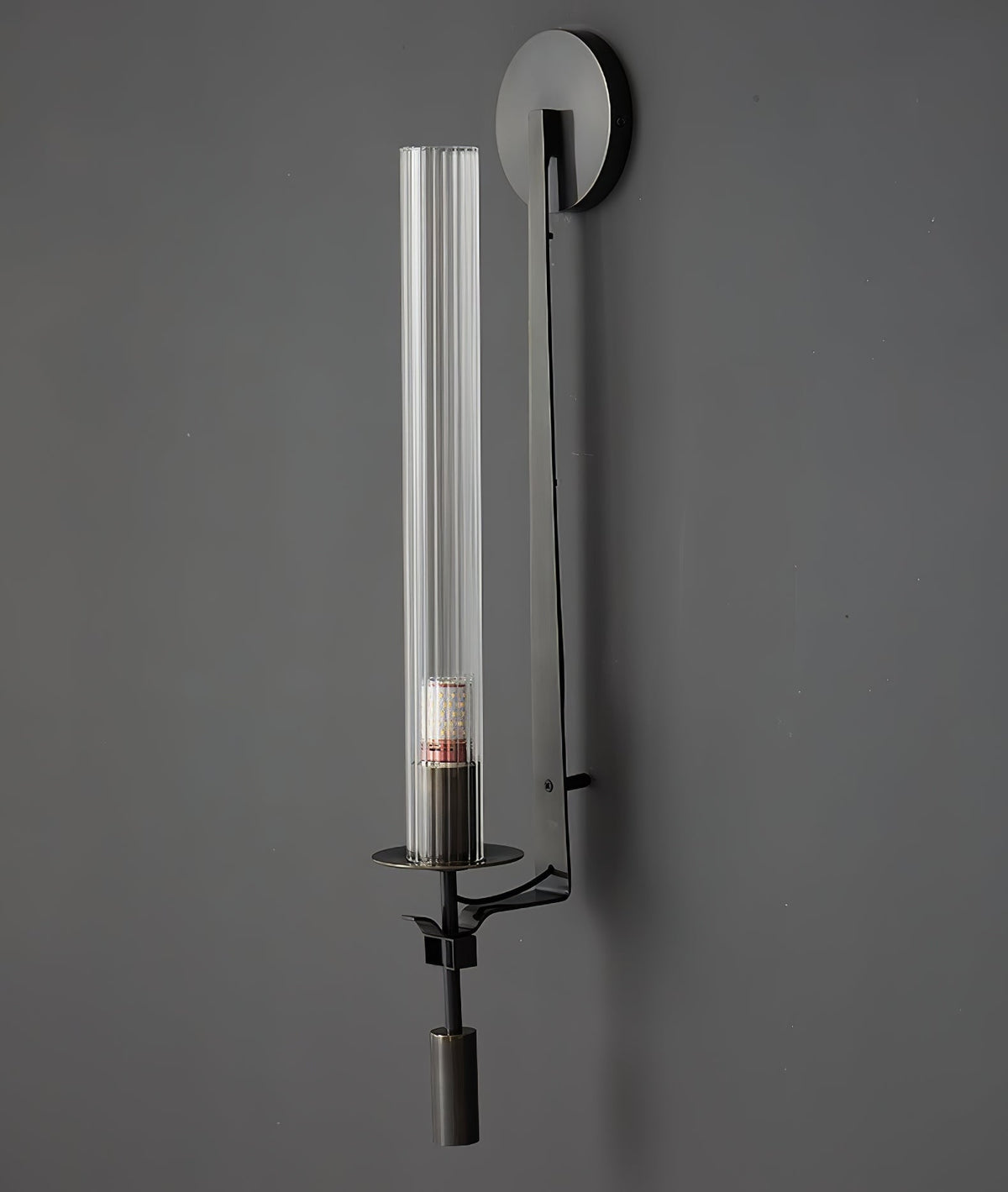 Veloora aplique de pared minimalista en latón con vidrio esmerilado