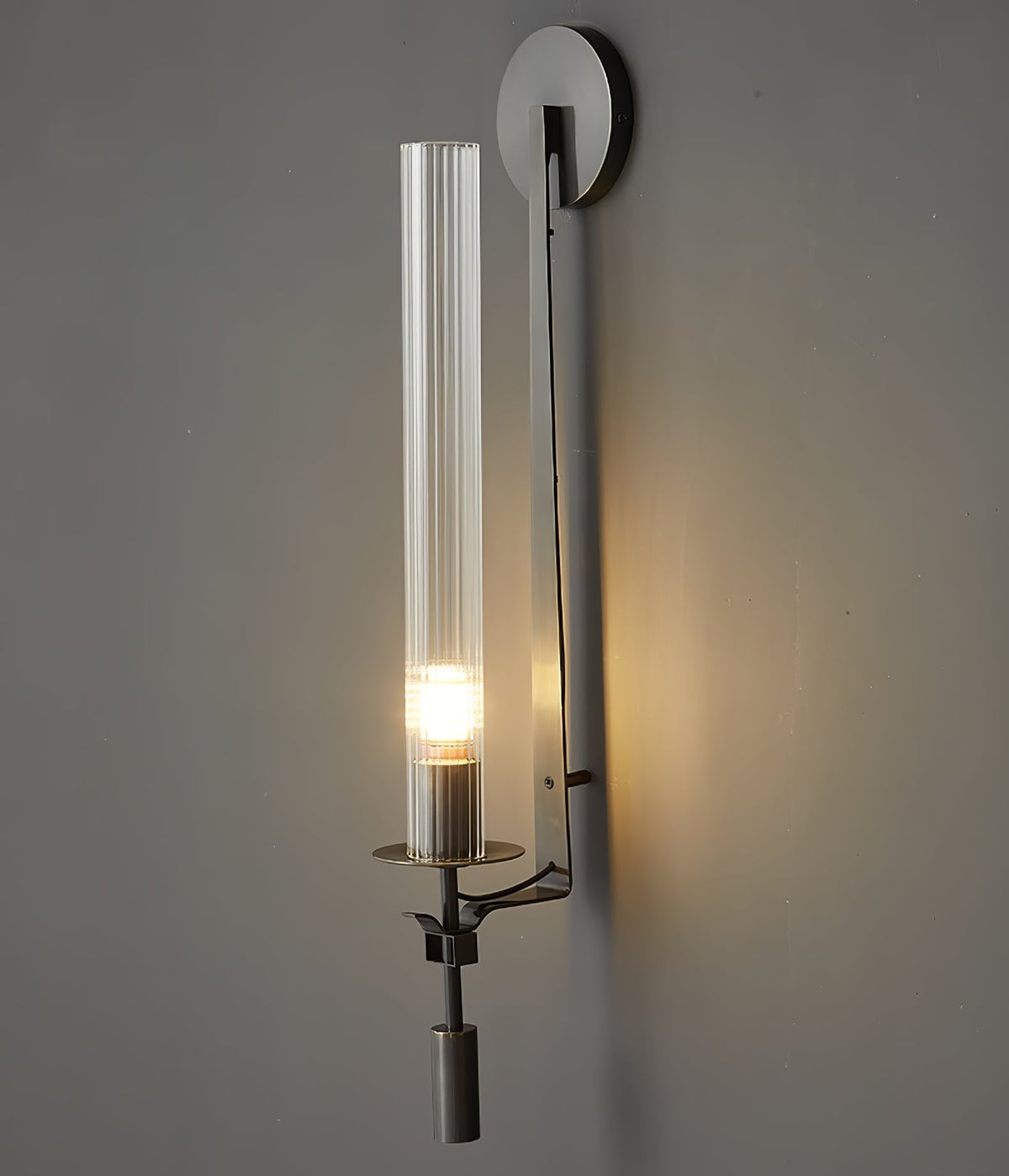 Veloora aplique de pared minimalista en latón con vidrio esmerilado