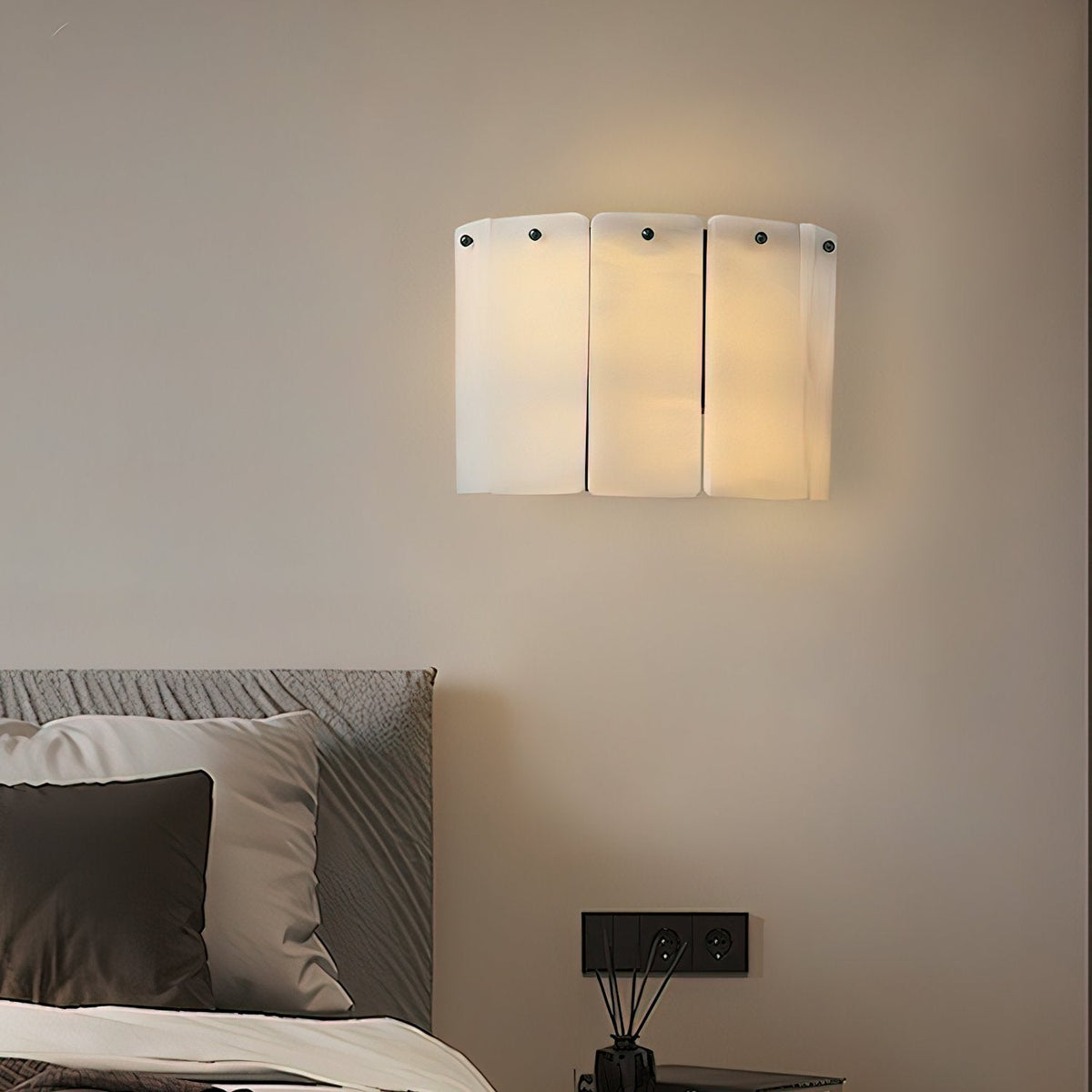 Corvane aplique de pared con placas de alabastro fracturado