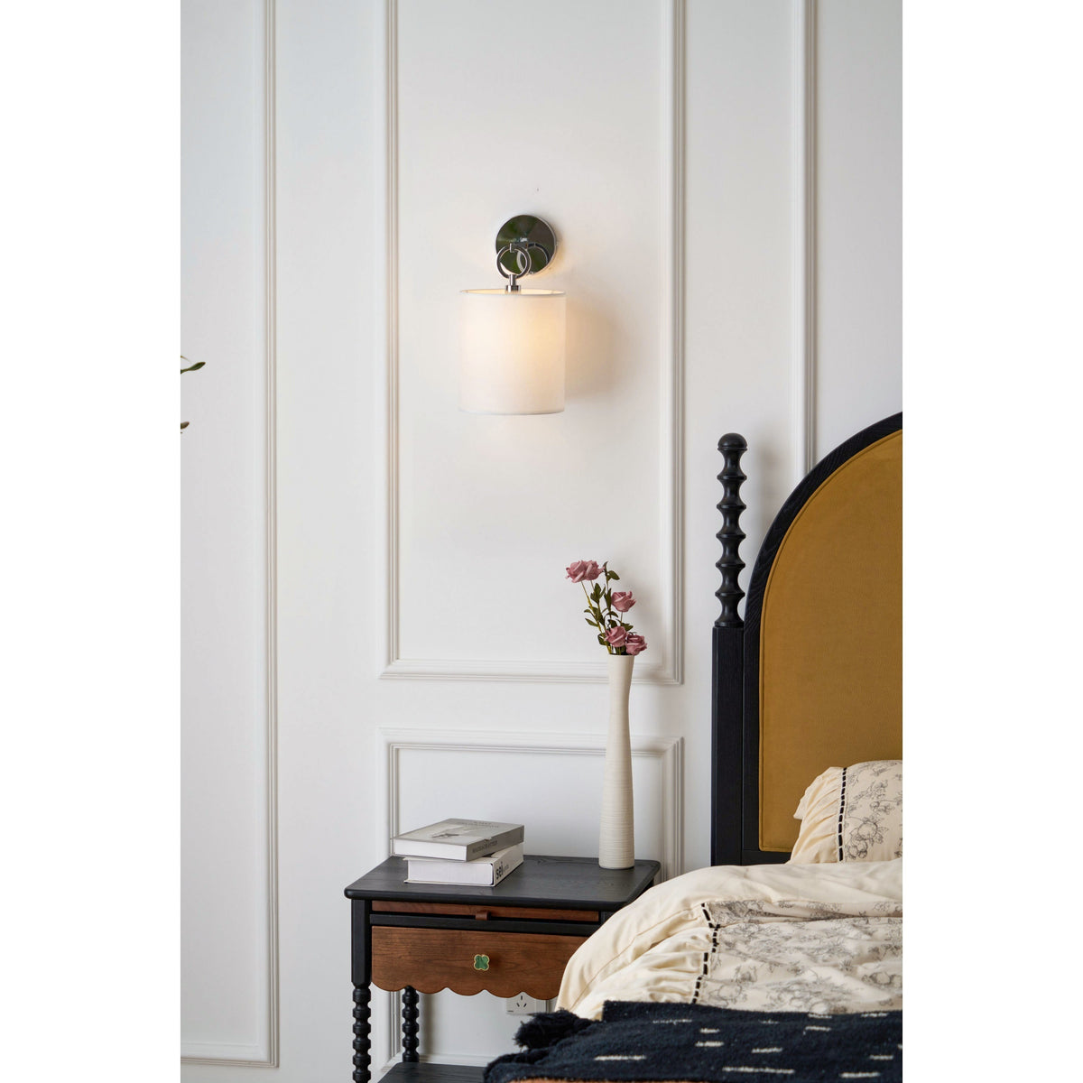 Calenina aplique de pared