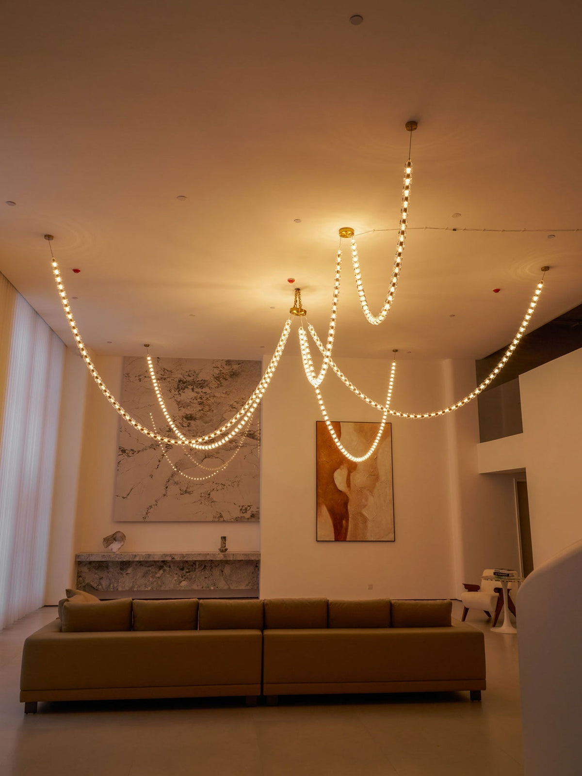 Elyisaine lámpara de araña cristal dorado LED 3-Line