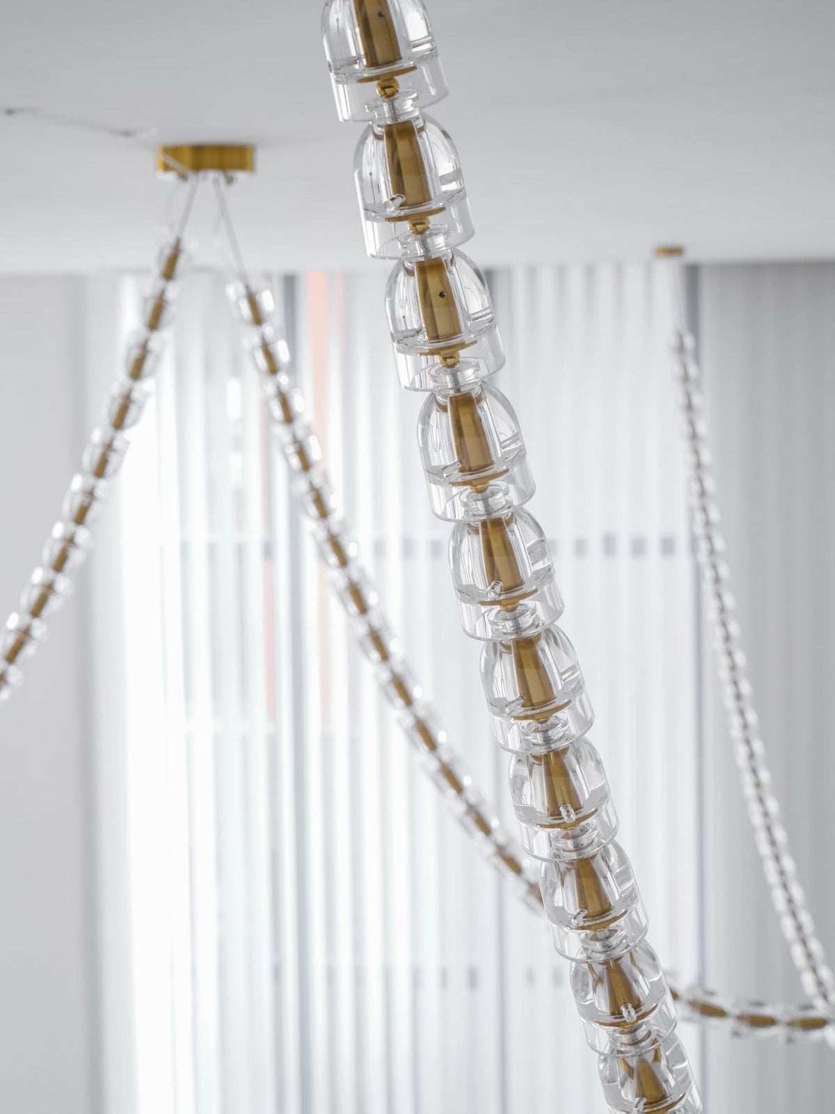 Elyisaine lámpara de araña cristal dorado LED 3-Line