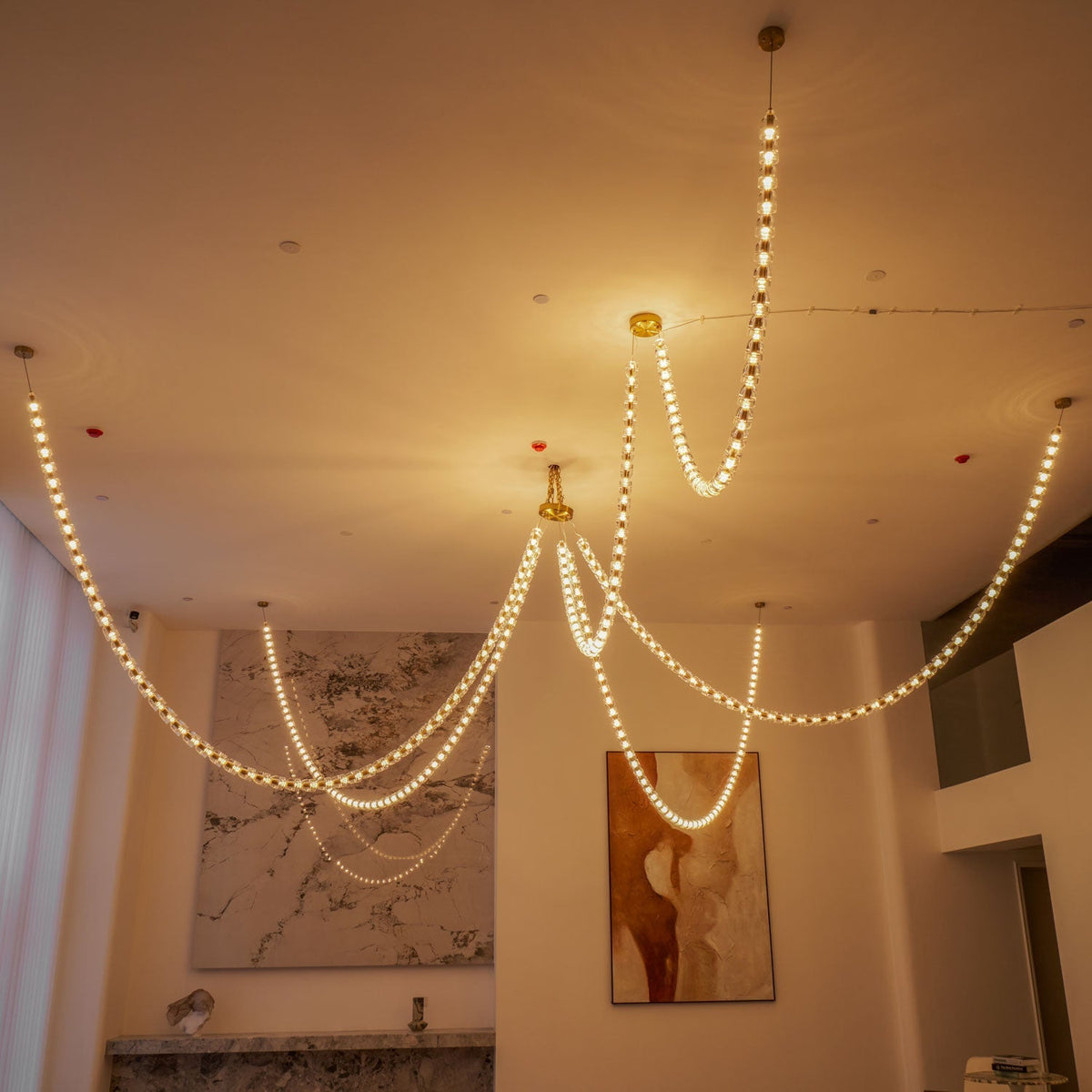 Elyisaine lámpara de araña cristal dorado LED 3-Line