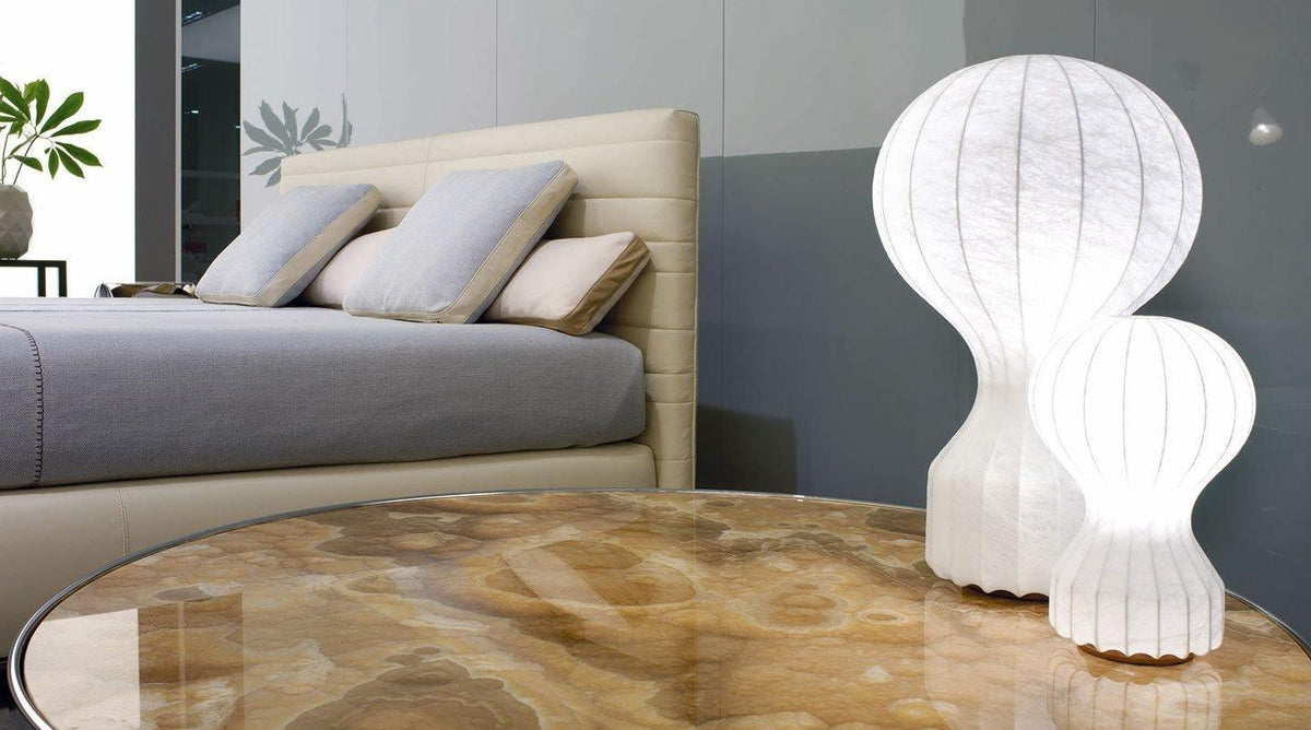 Lirove lámpara de mesa escultórica de acero