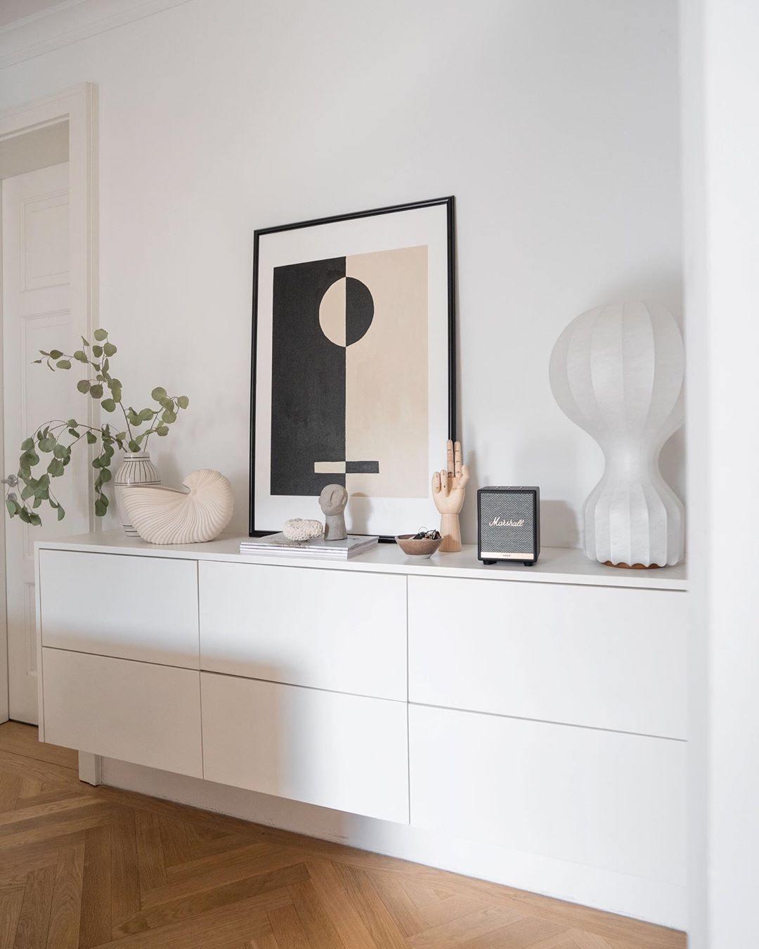 Lirove lámpara de mesa escultórica de acero