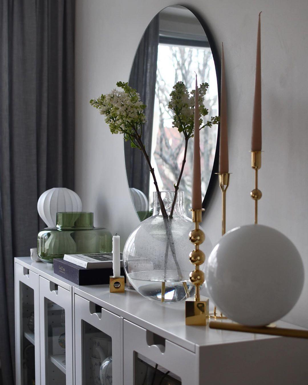 Lirove lámpara de mesa escultórica de acero