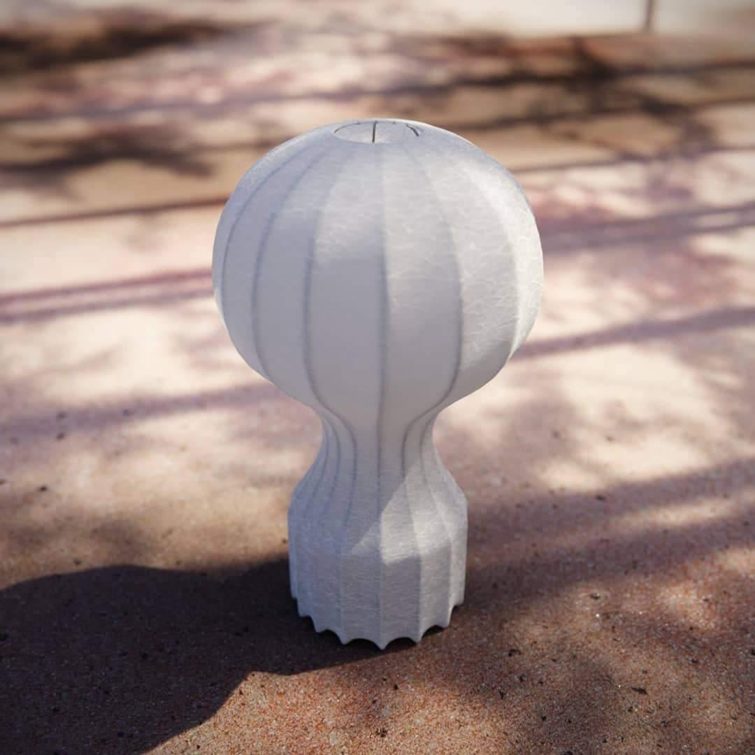 Lirove lámpara de mesa escultórica de acero