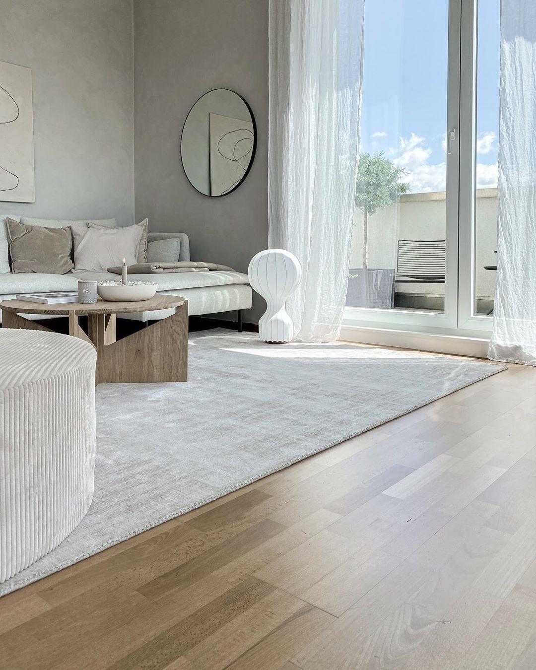 Lirove lámpara de mesa escultórica de acero