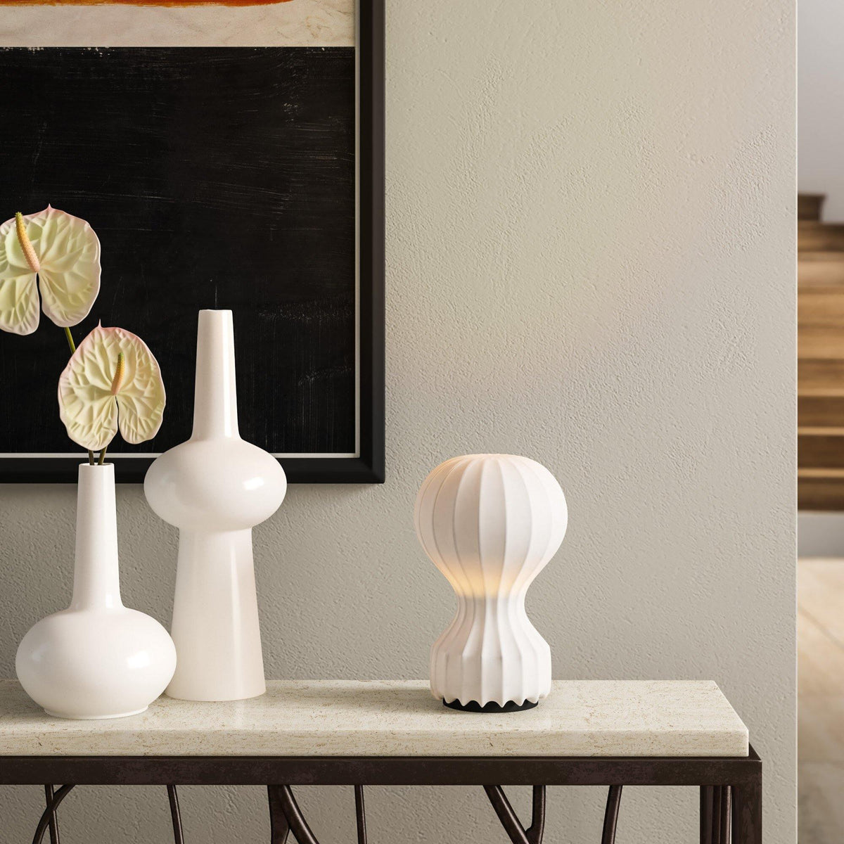 Lirove lámpara de mesa escultórica de acero