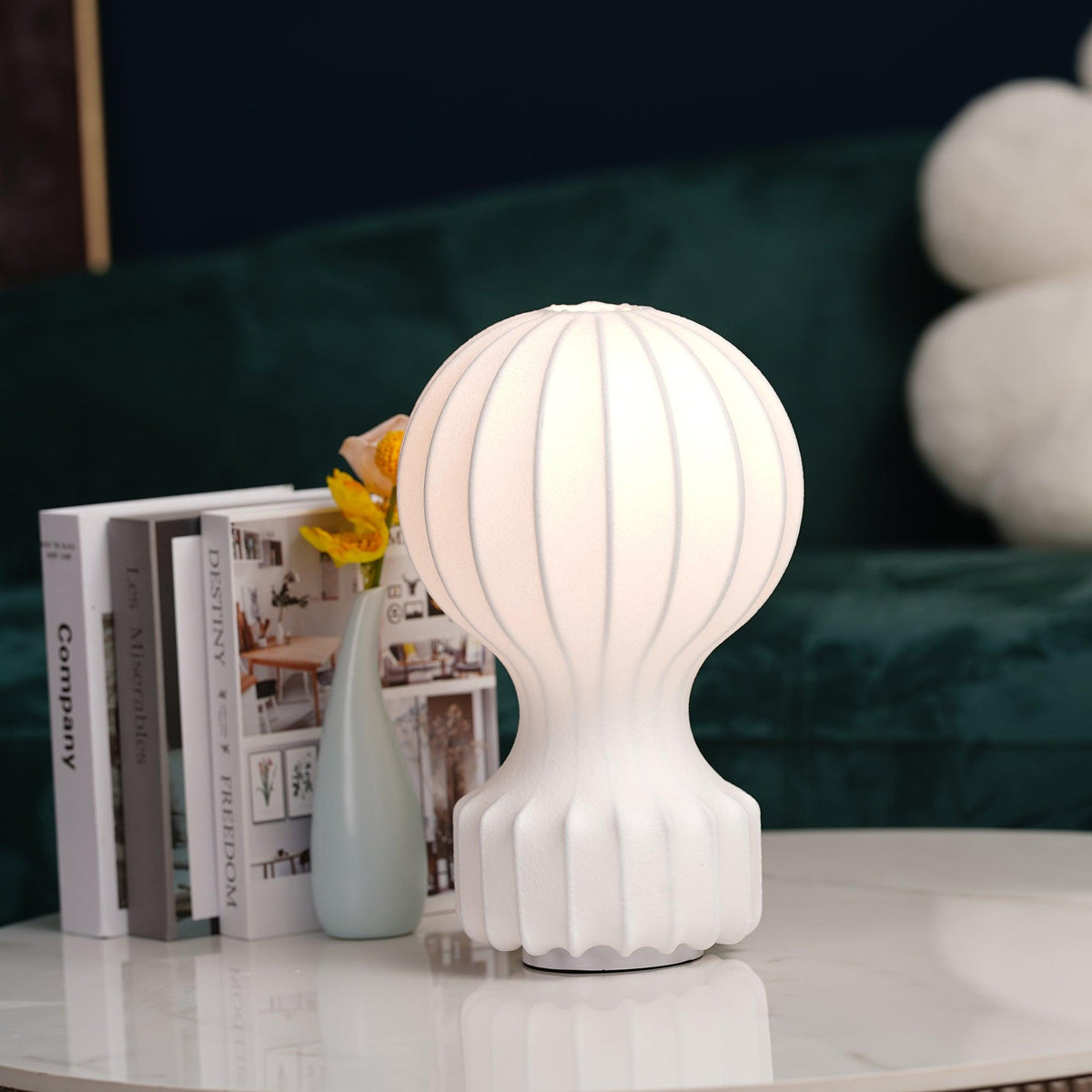 Lirove lámpara de mesa escultórica de acero