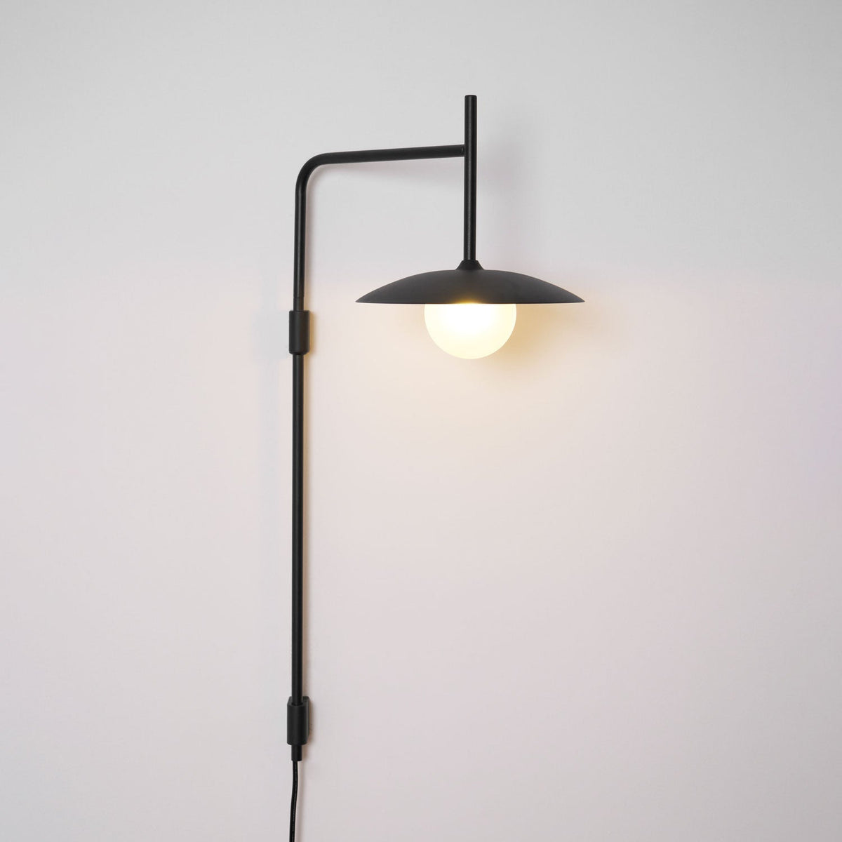 Paxon aplique de pared Swing Arm con vidrio enchufable