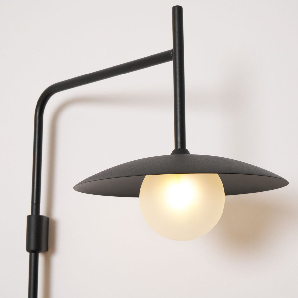 Paxon aplique de pared Swing Arm con vidrio enchufable