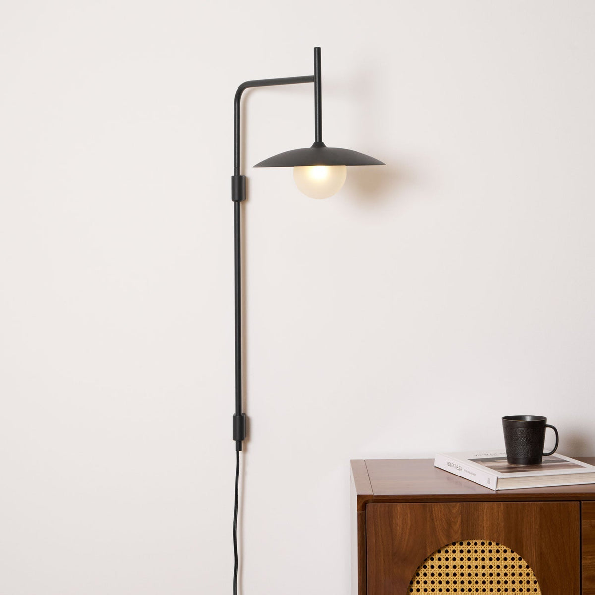 Paxon aplique de pared Swing Arm con vidrio enchufable