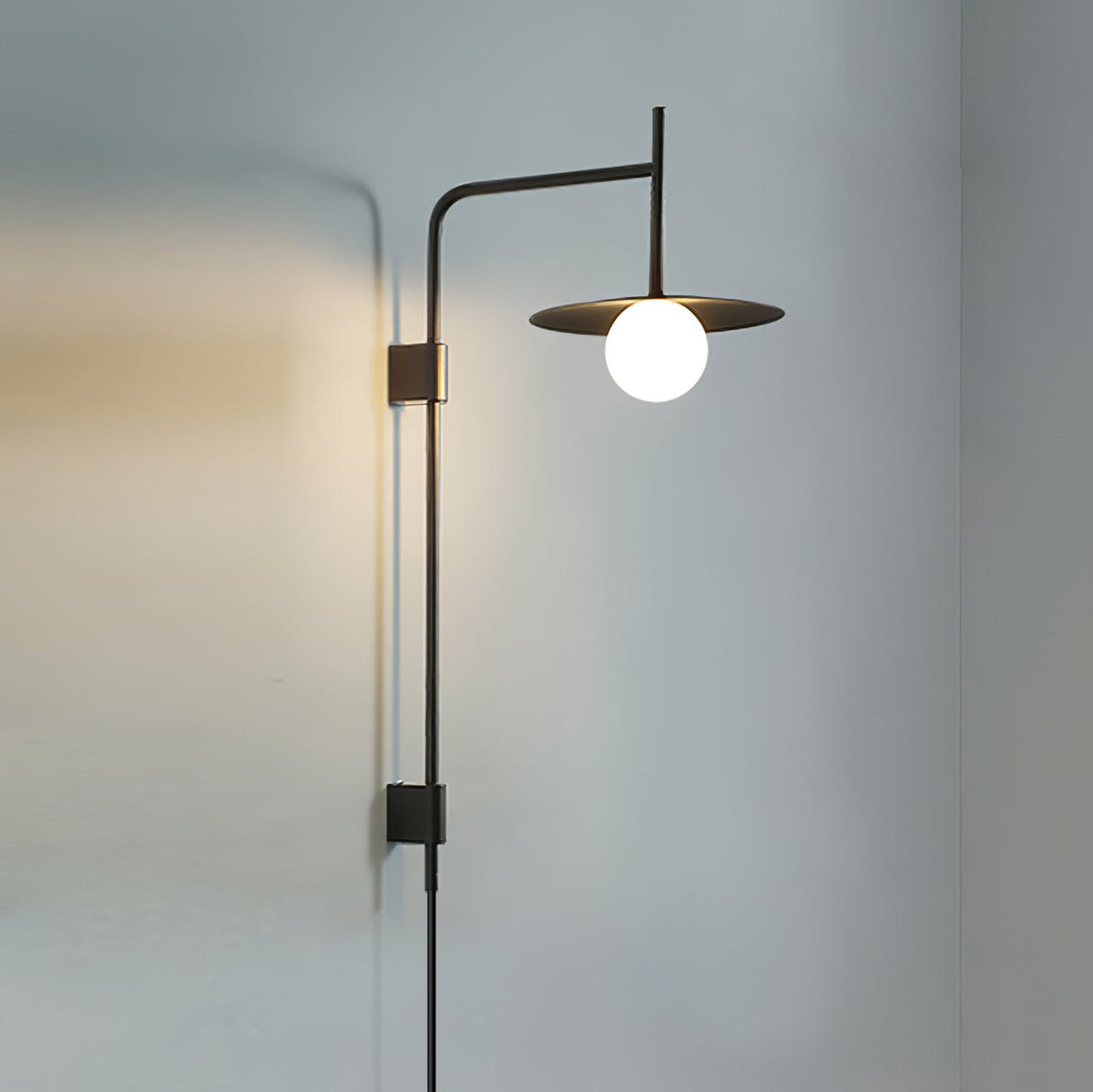 Paxon aplique de pared Swing Arm con vidrio enchufable