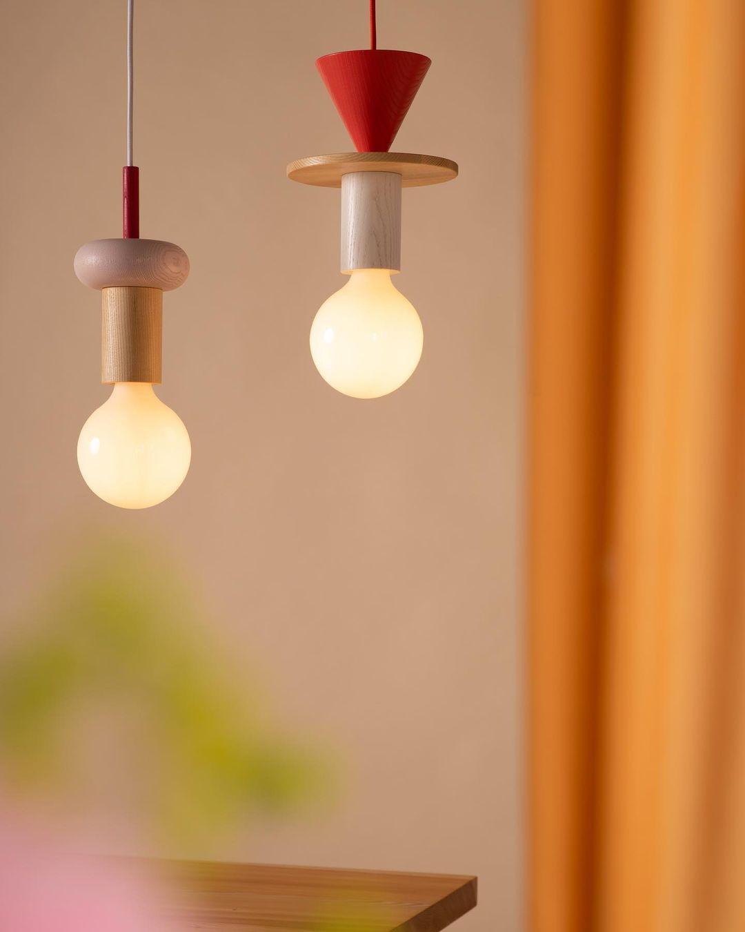Gram lámpara colgante moderna de madera