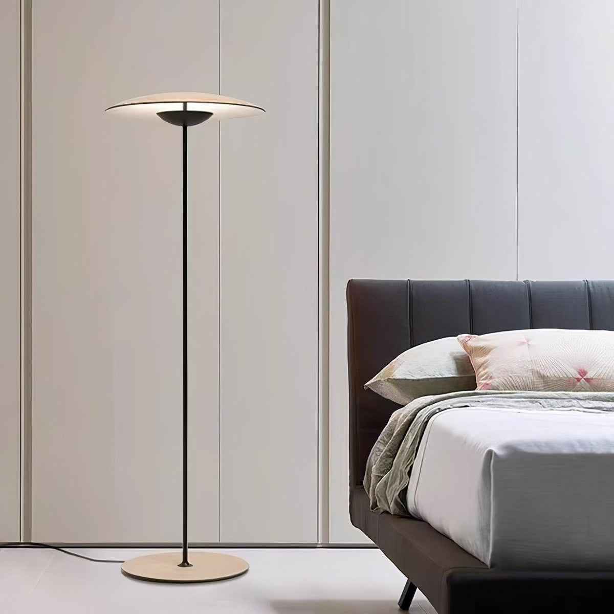 Ferinira lámpara de pie minimalista de aluminio