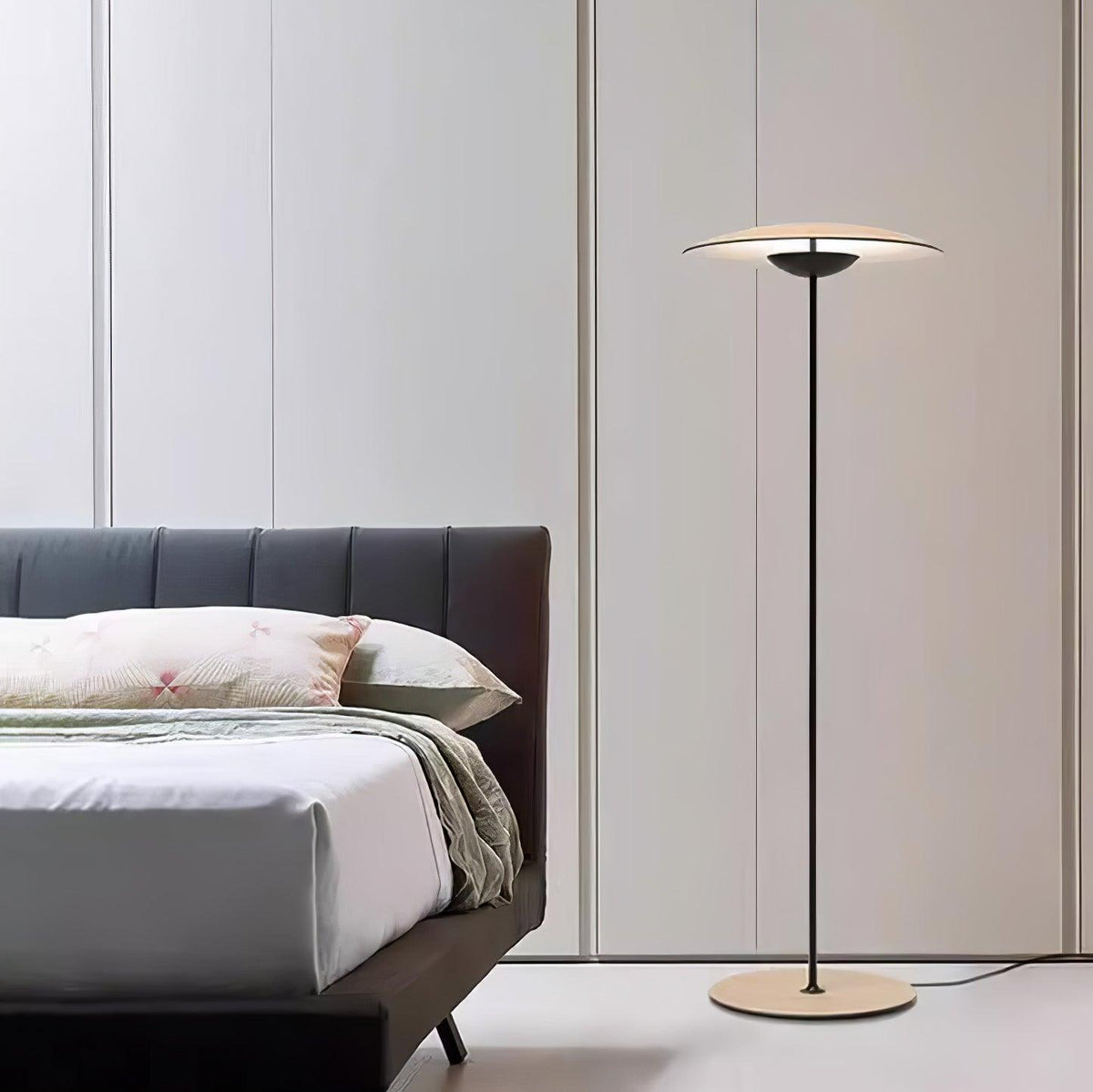 Ferinira lámpara de pie minimalista de aluminio